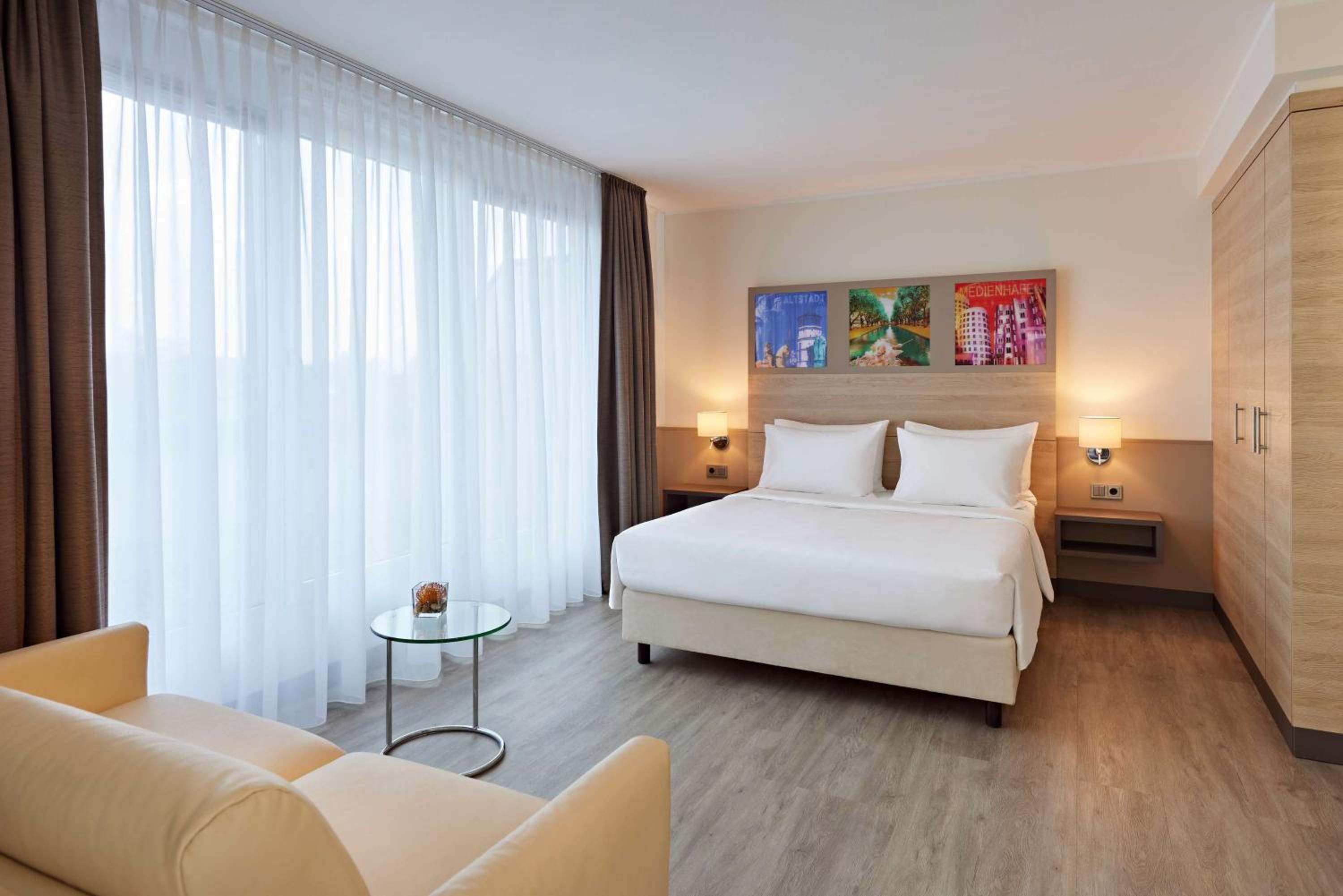 Junior Suite with Balcony and Kitchenette - Photo 11