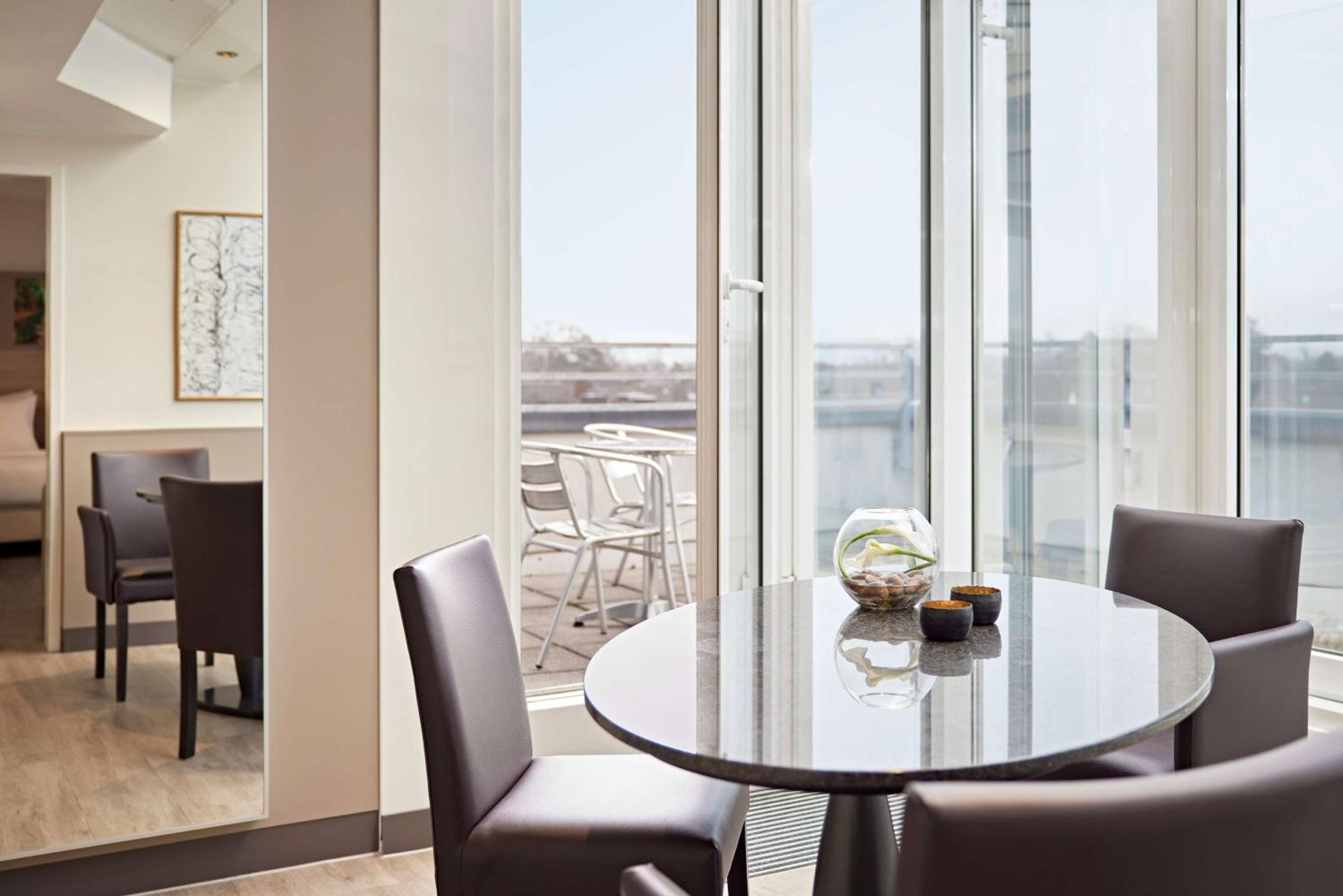 Junior Suite with Balcony and Kitchenette - Photo 10