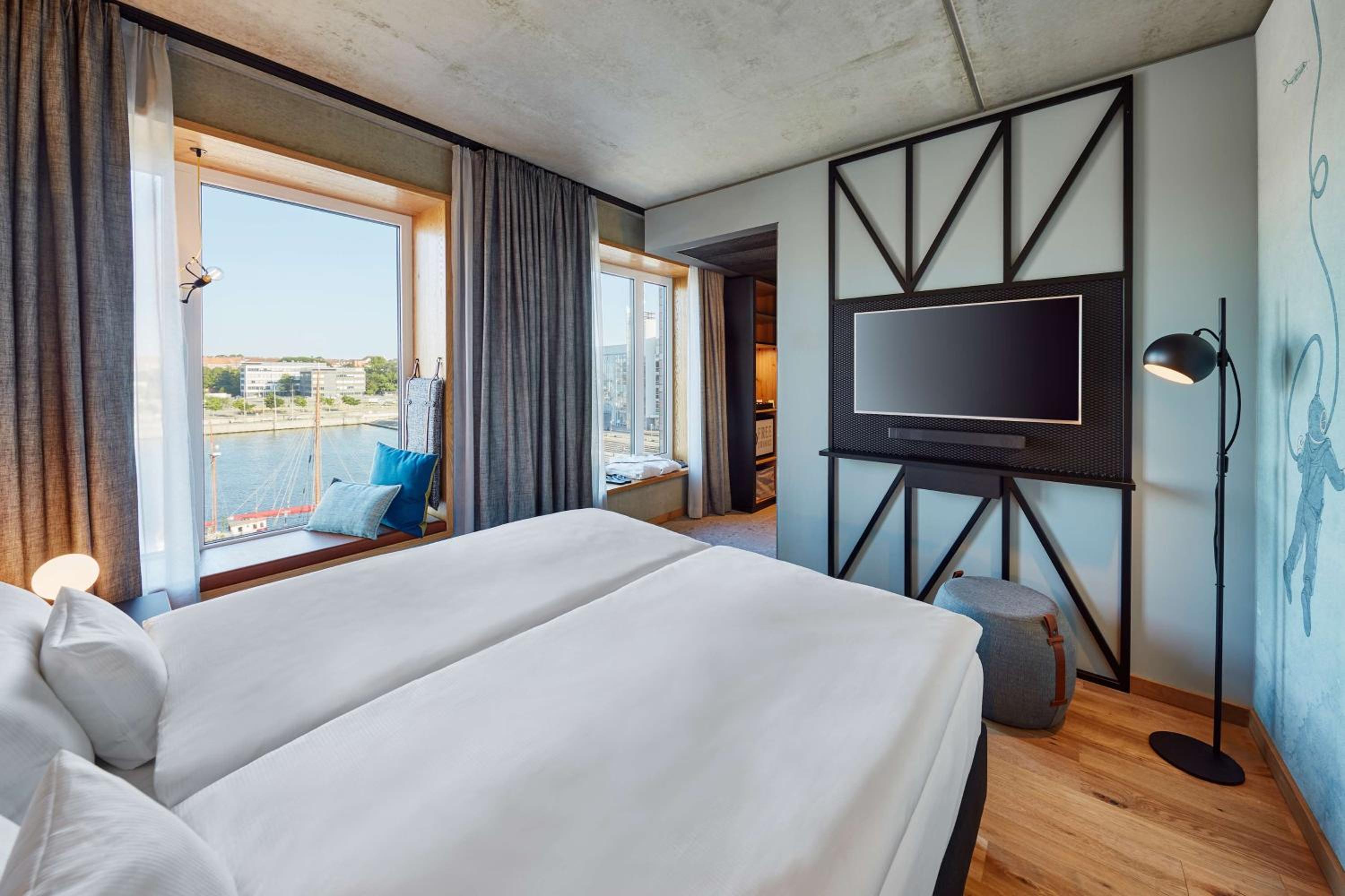 King Room with Harbor View - High Floor