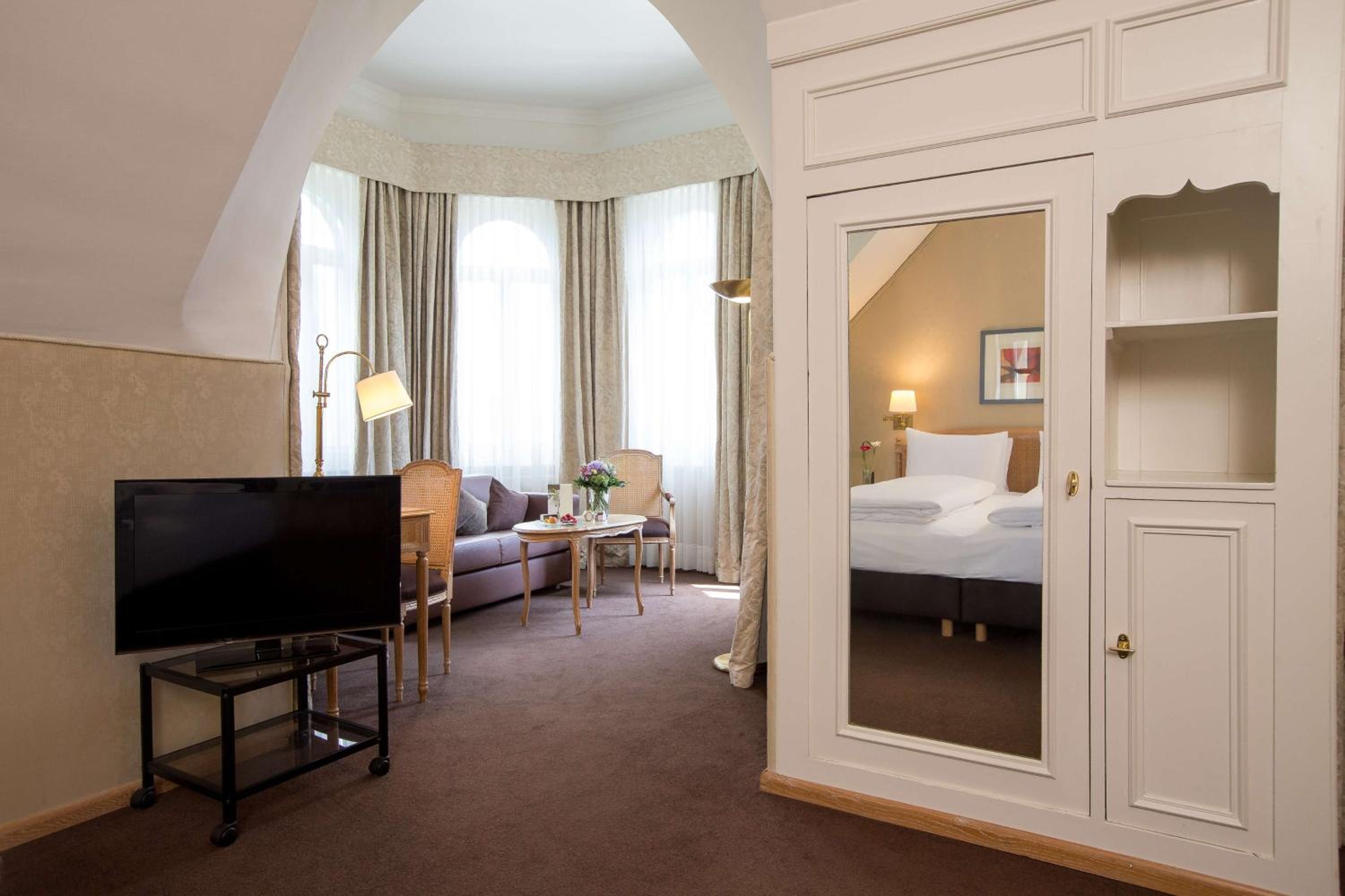 Deluxe Junior Suite - Photo 1