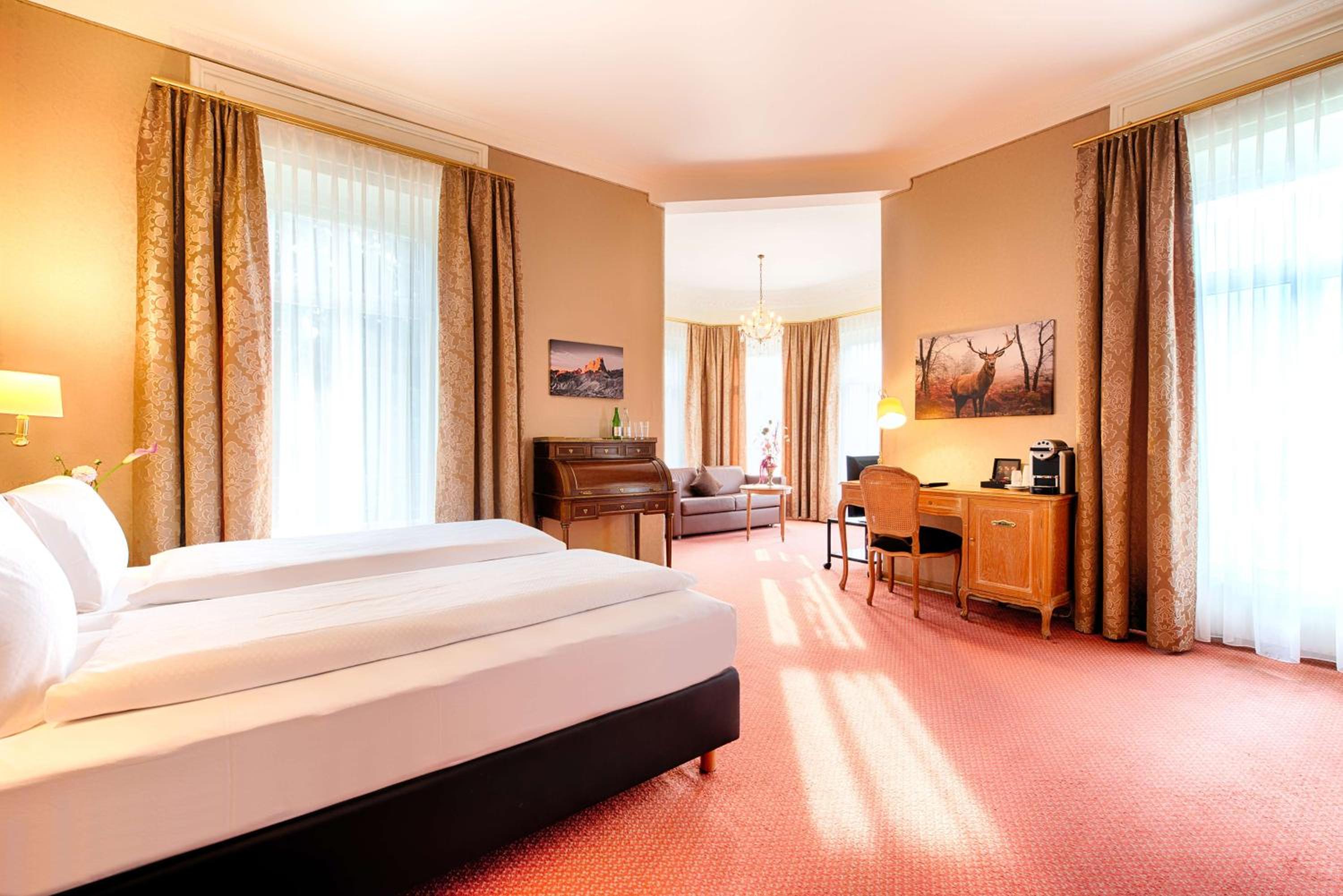 Deluxe Junior Suite - Photo 6