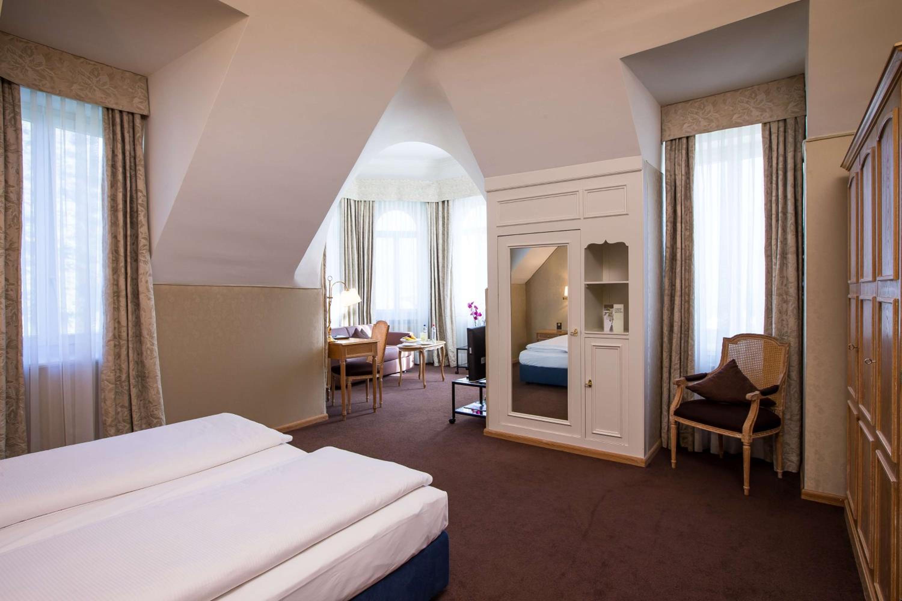 Deluxe Junior Suite - Photo 7