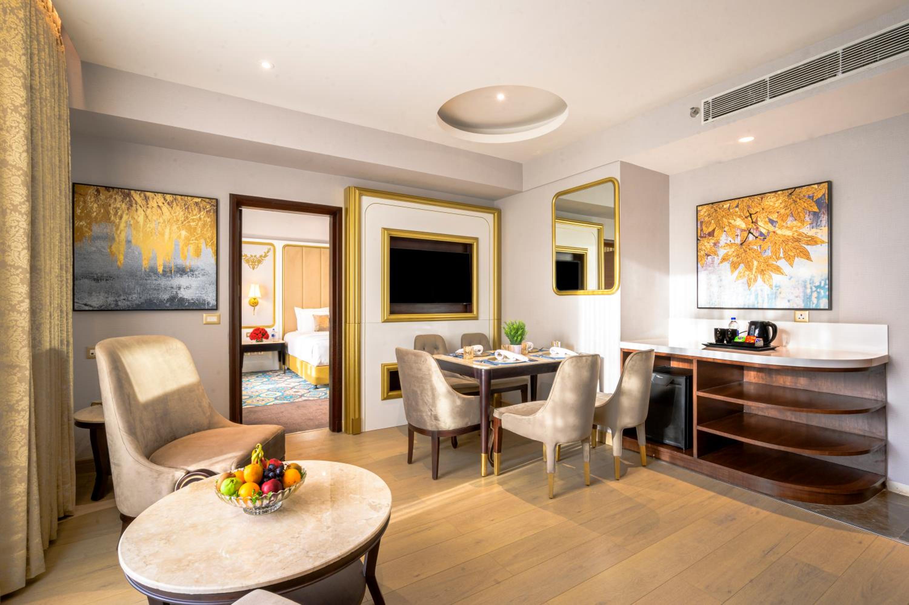Suite - Photo 2