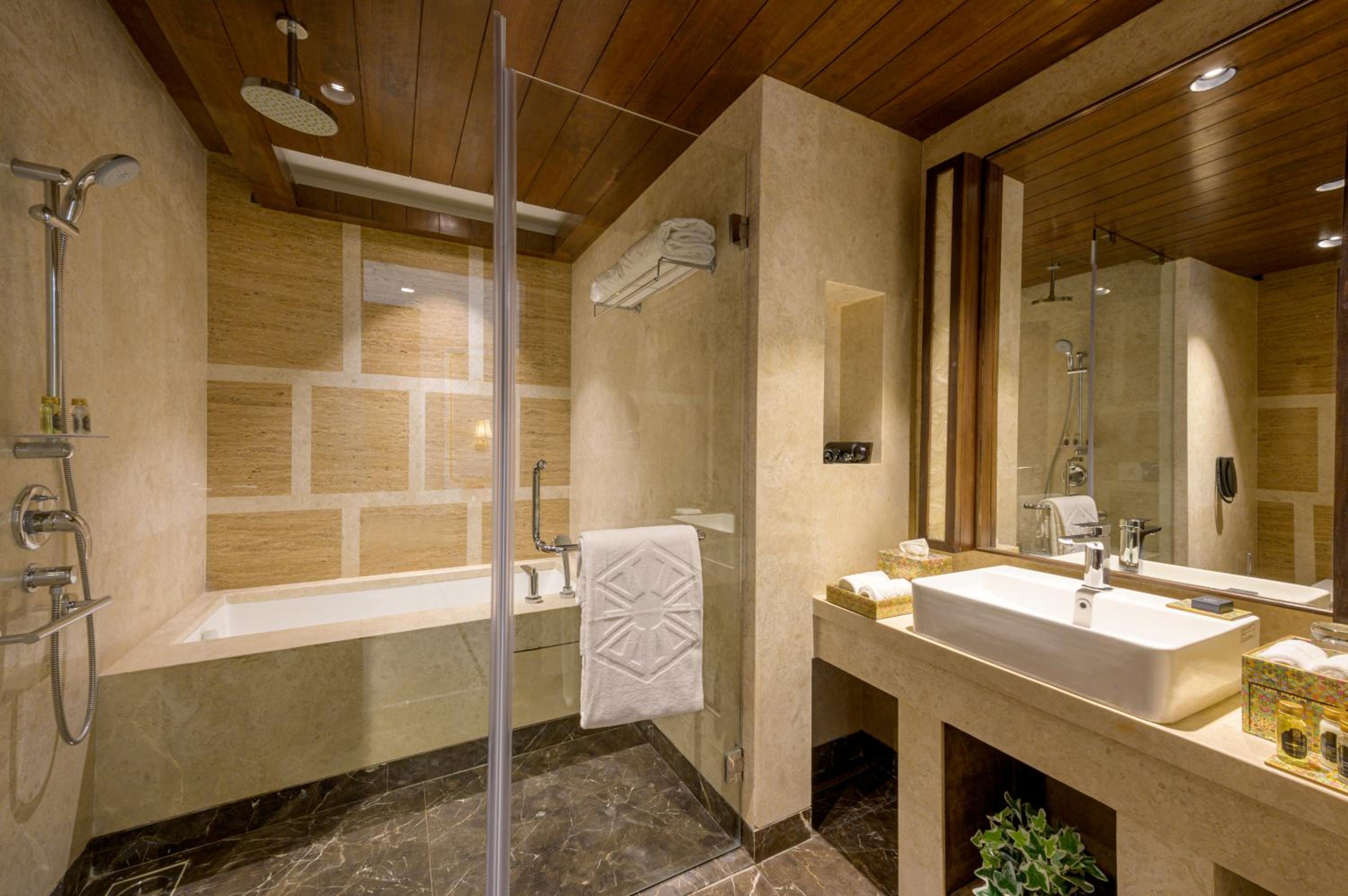 Suite - Photo 3