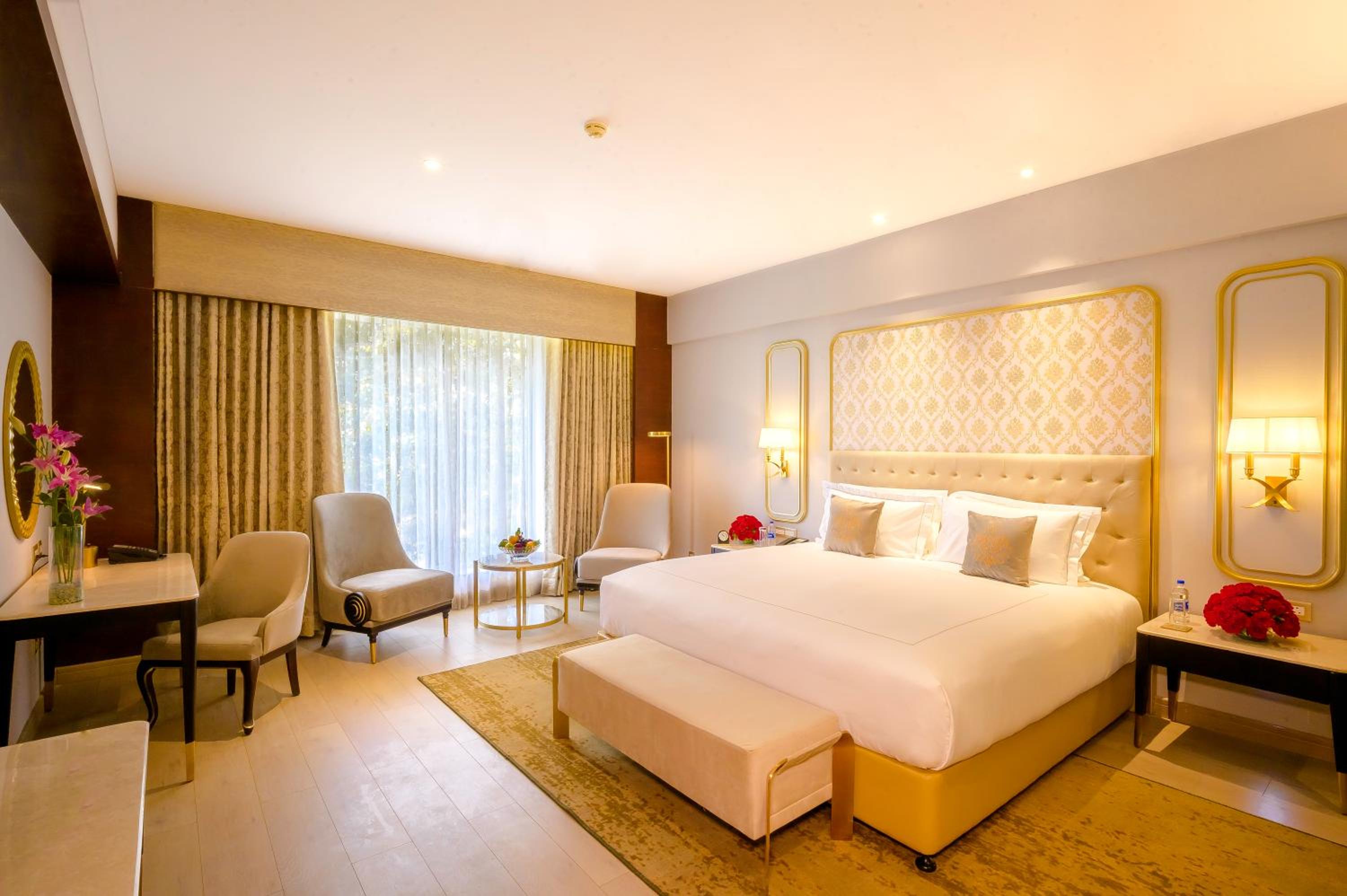 Deluxe King Room - Photo 1