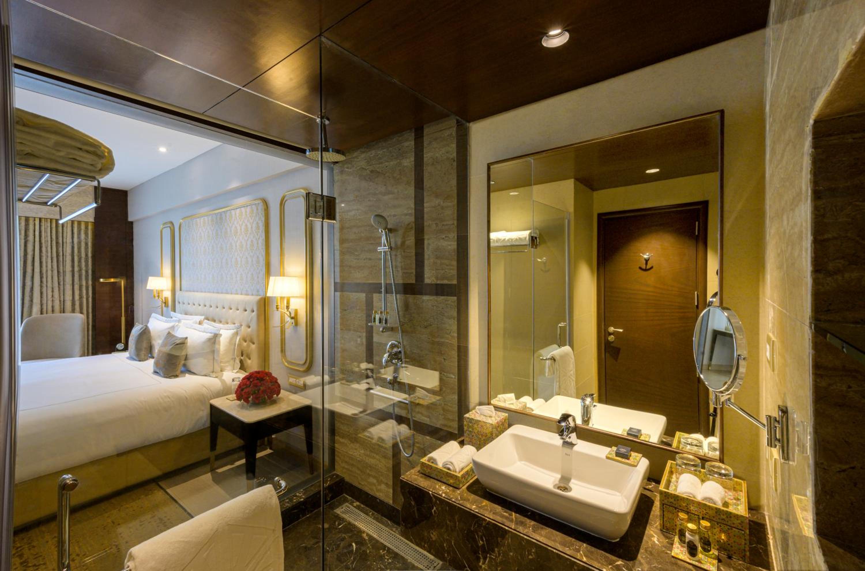 Deluxe King Room - Photo 4