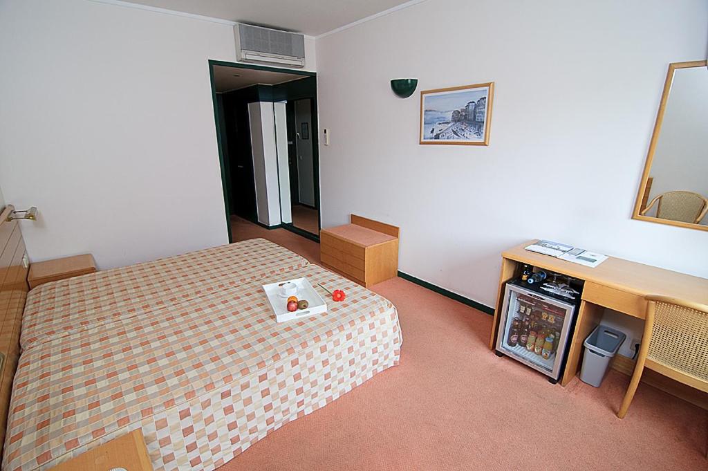 Double or Twin Room - Photo 2