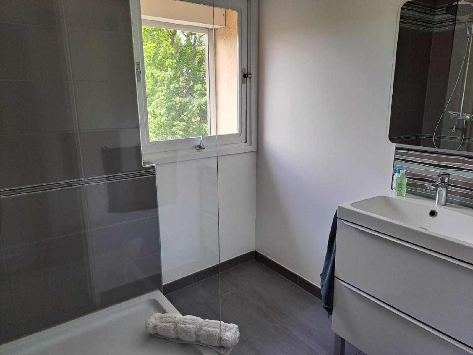 Deluxe Double or Twin Room with City View - Photo 2