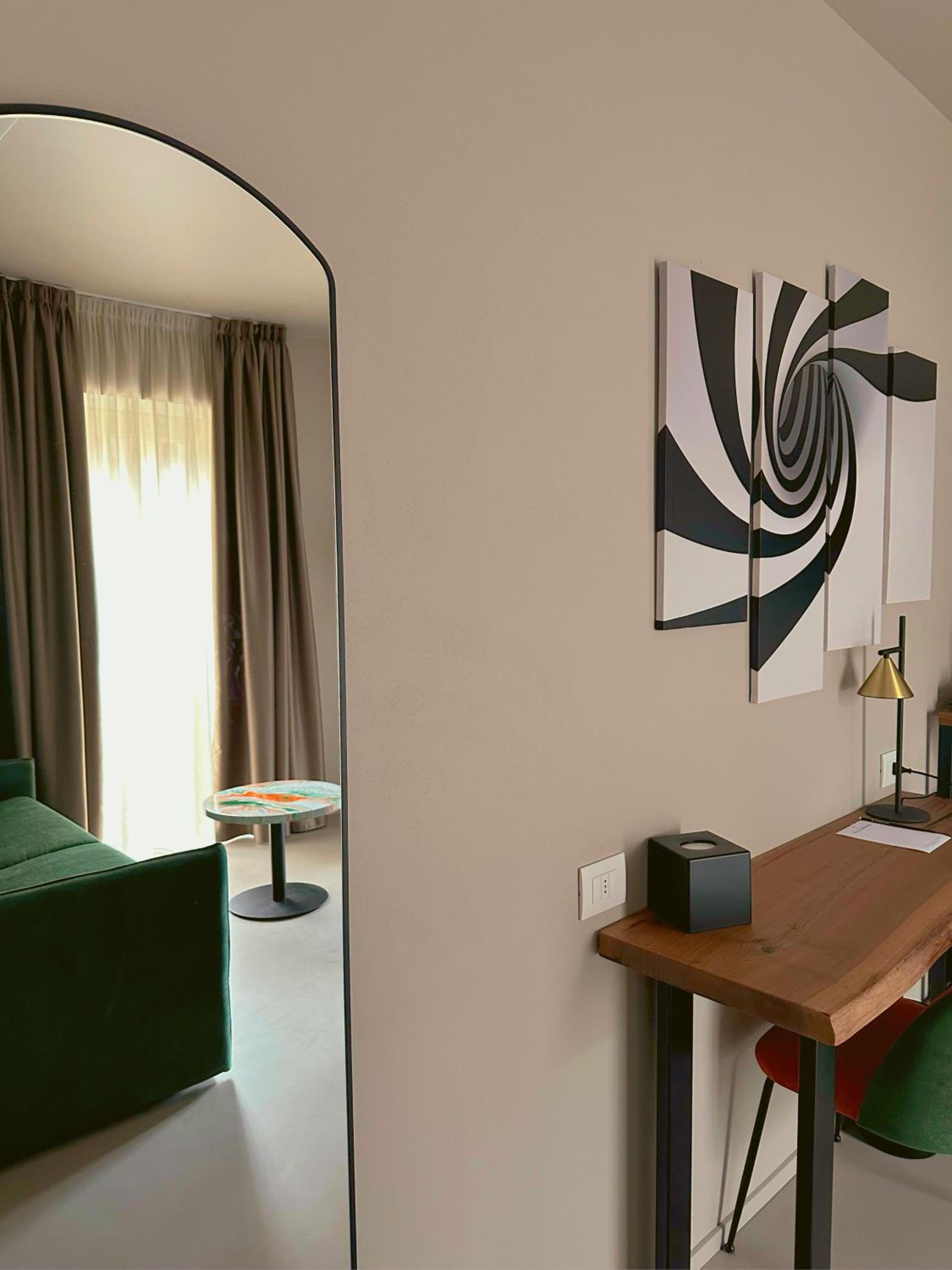 Superior Suite - Photo 7