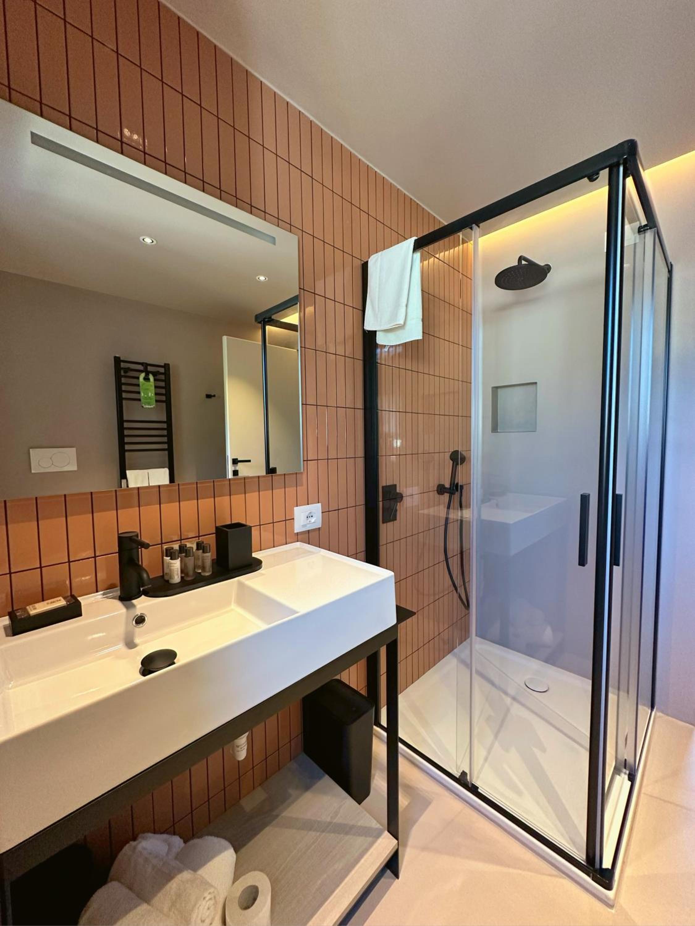 Superior Suite - Photo 8