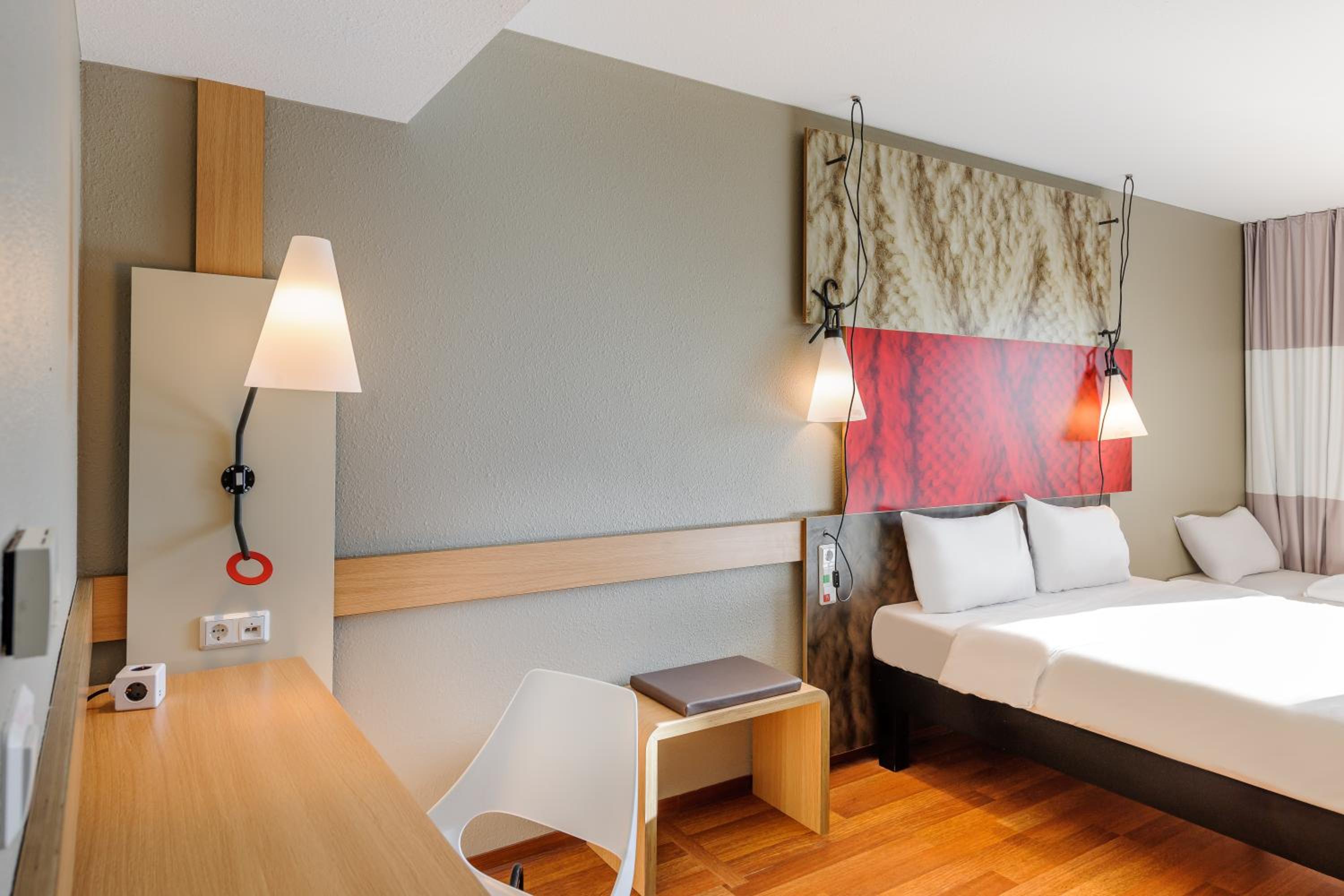 Family Room with One Double Bed and One Single Bed - Photo 1