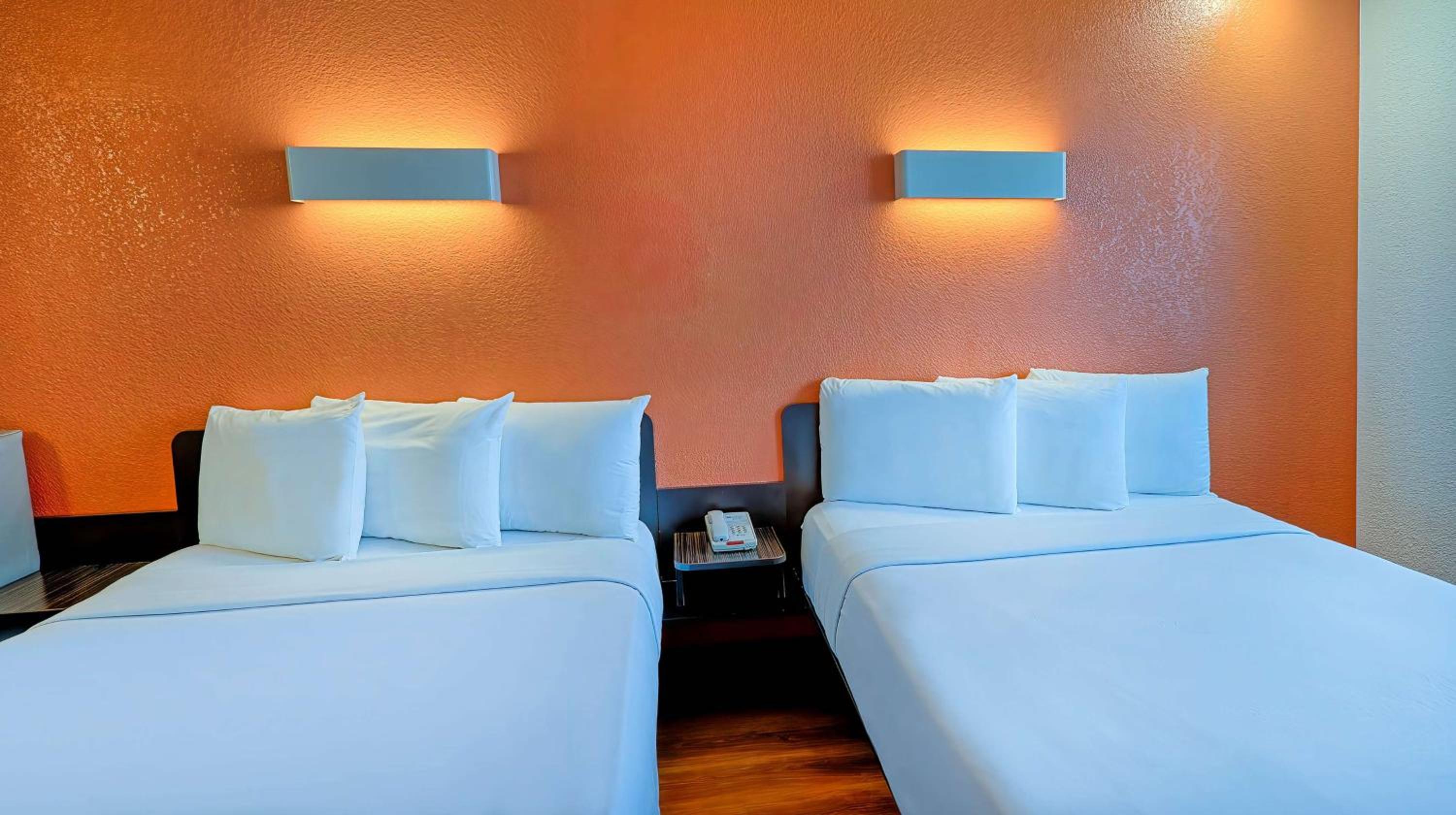 Queen Room with Two Queen Beds - Disability Access - Non-Smoking - Photo 6