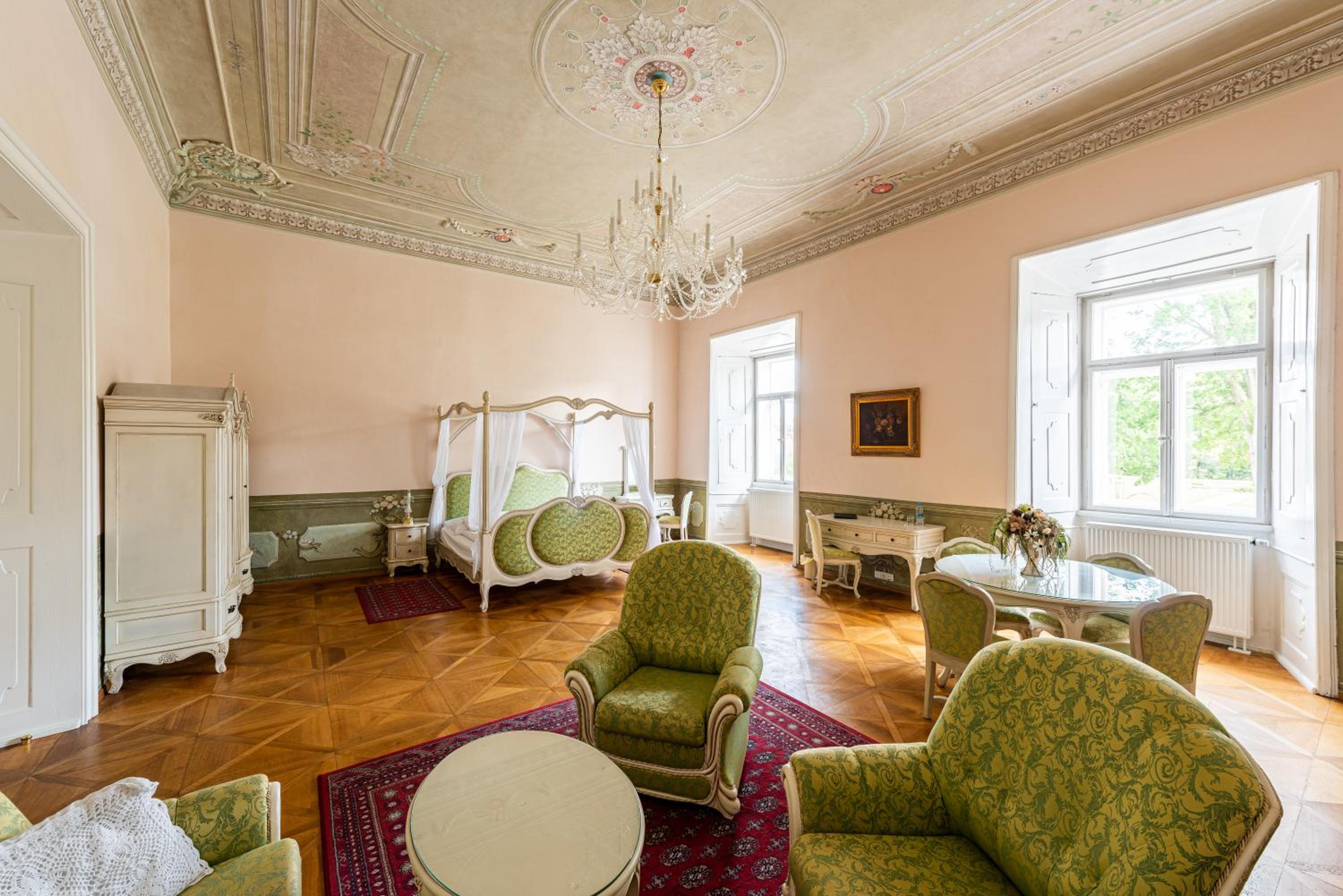 Royal Queen Room photo 2