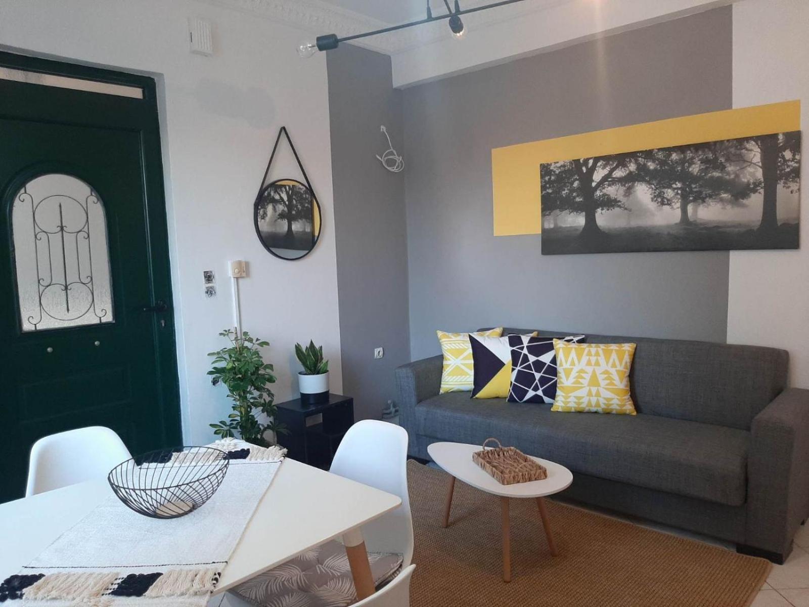 One-Bedroom Apartment photo 1