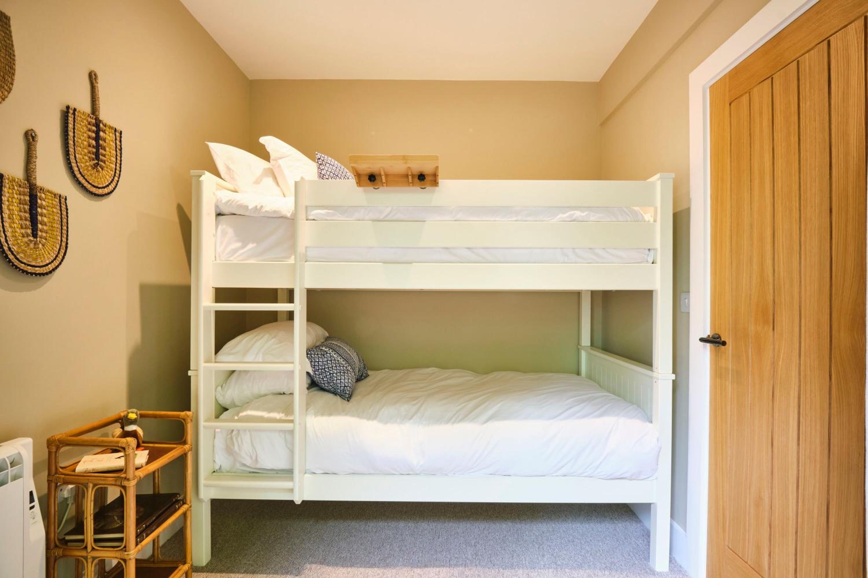 Lodge with bunk beds - Photo 16