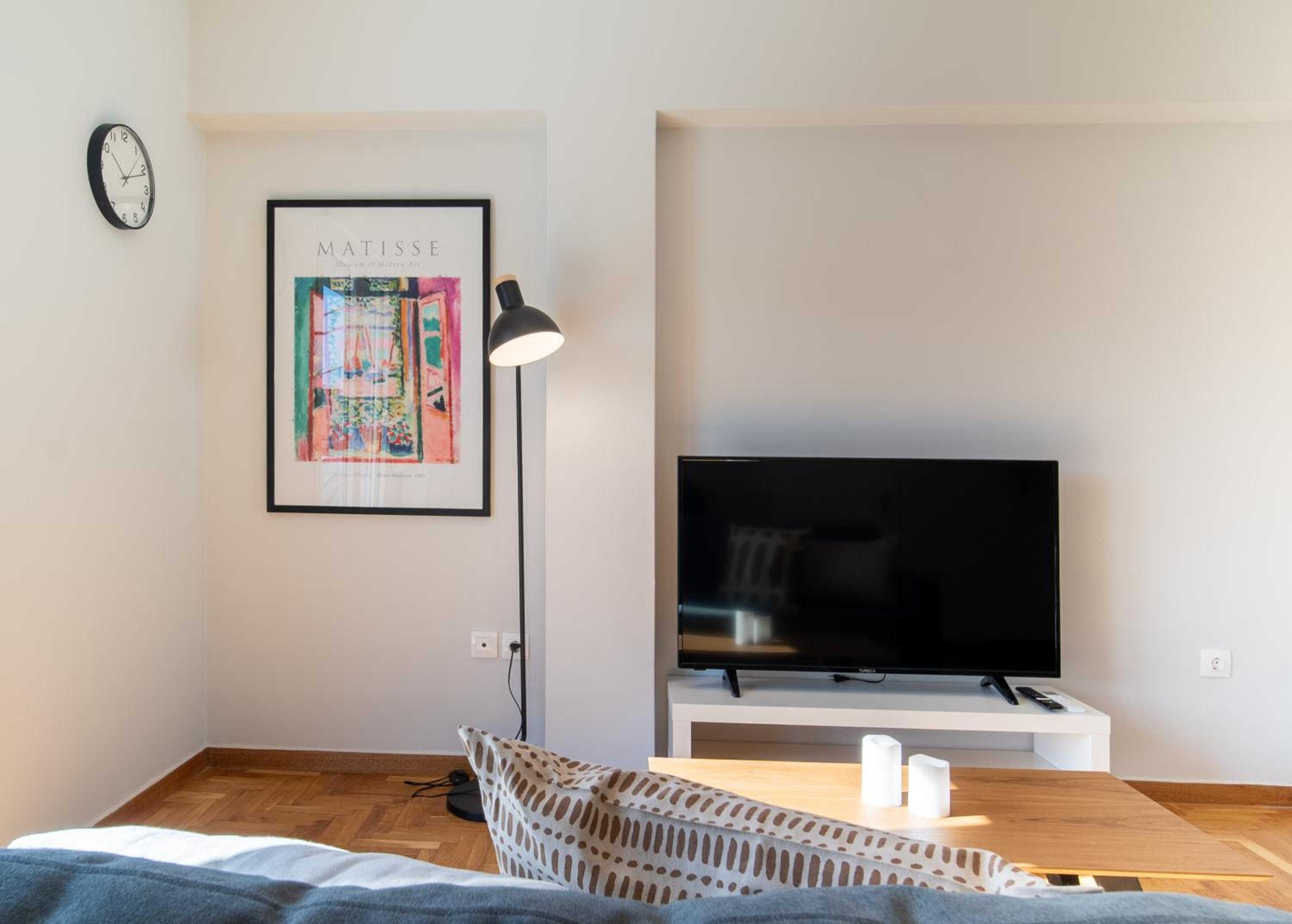One-Bedroom Apartment photo 3