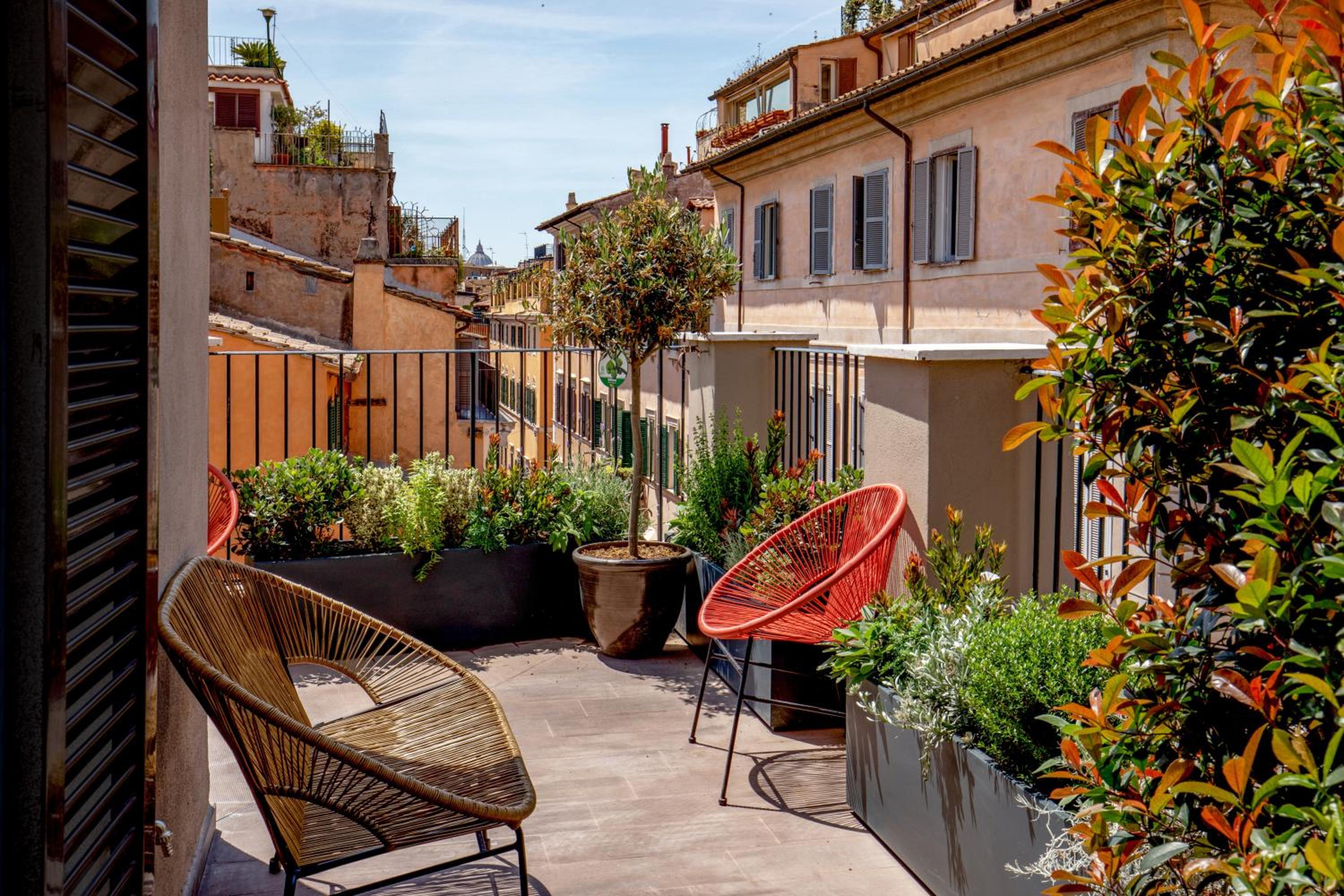 Junior Suite with Terrace - Via Mario de Fiori 59 A thumbnail 5