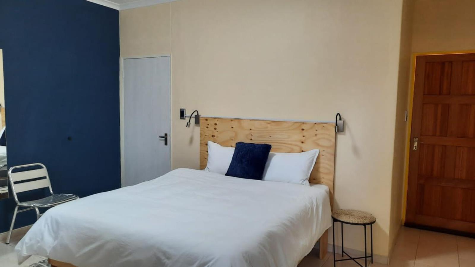 Queen Room photo 2