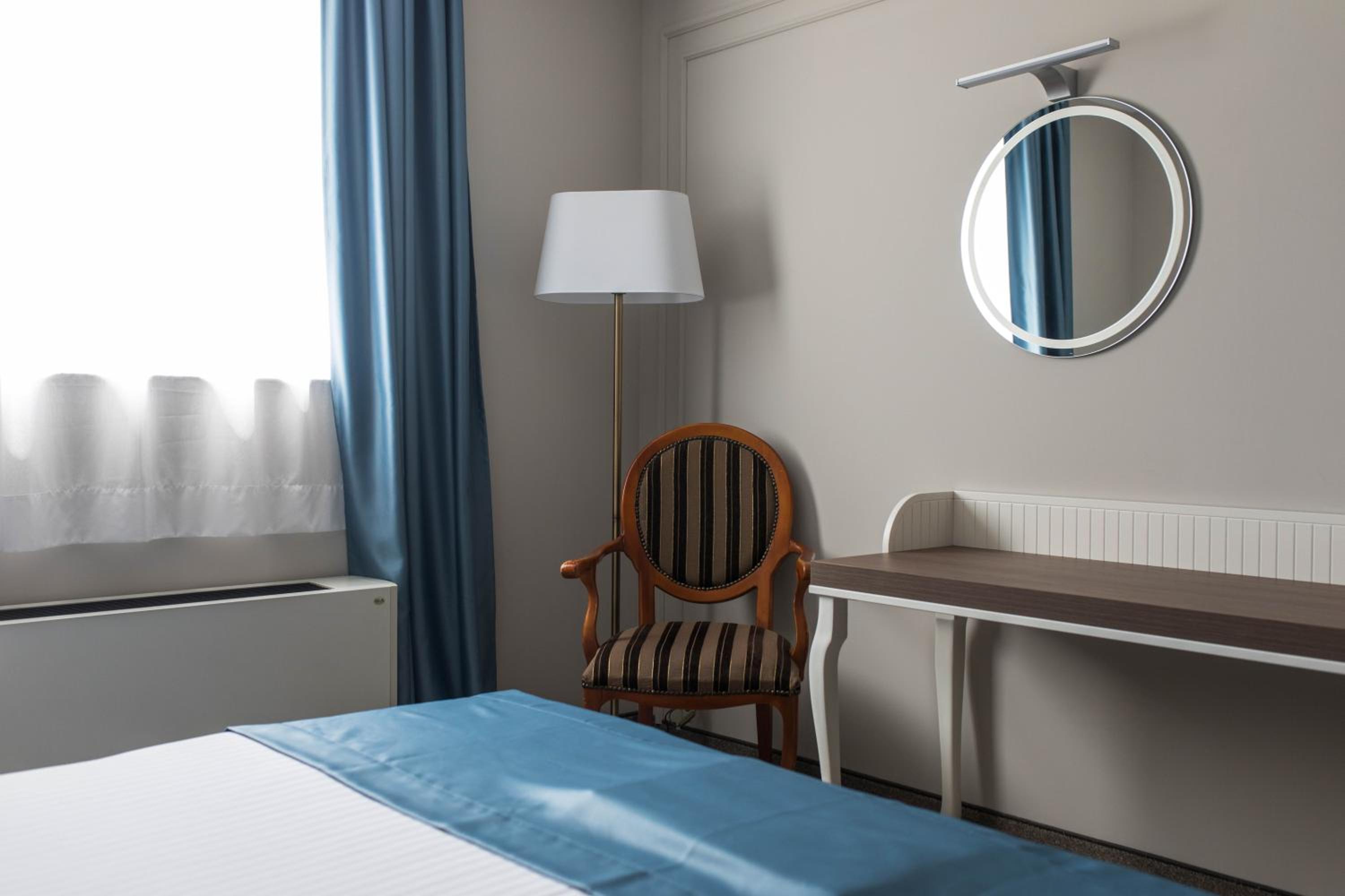 Deluxe Double or Twin Room - Photo 2