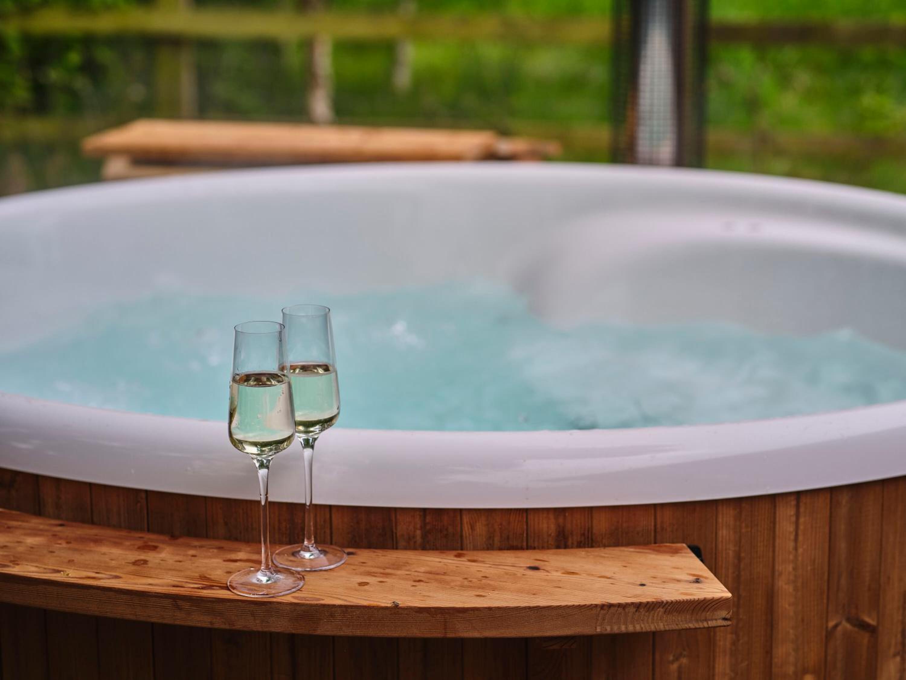 Lodge with Hot tub - Photo 8