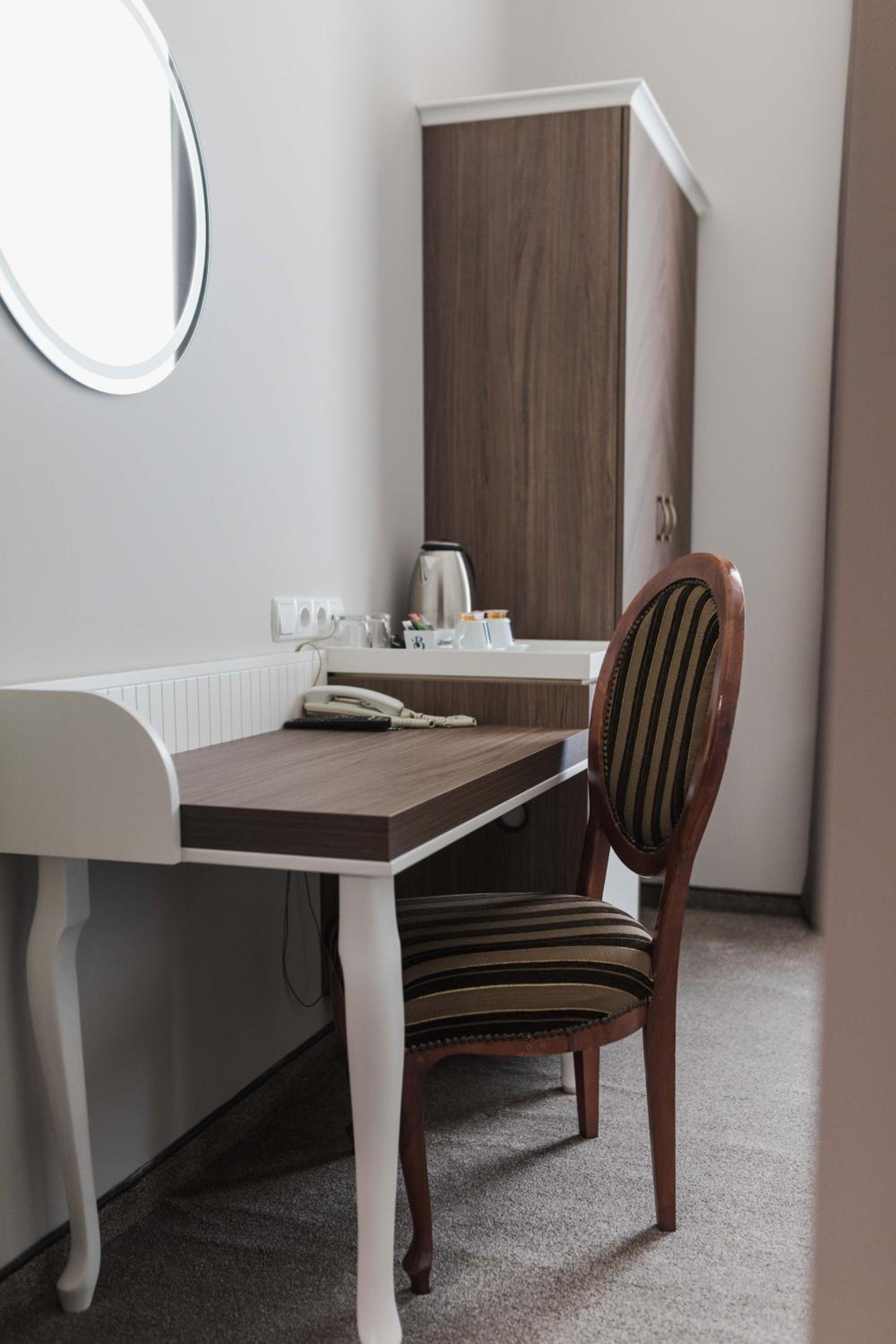 Deluxe Double or Twin Room - Photo 14
