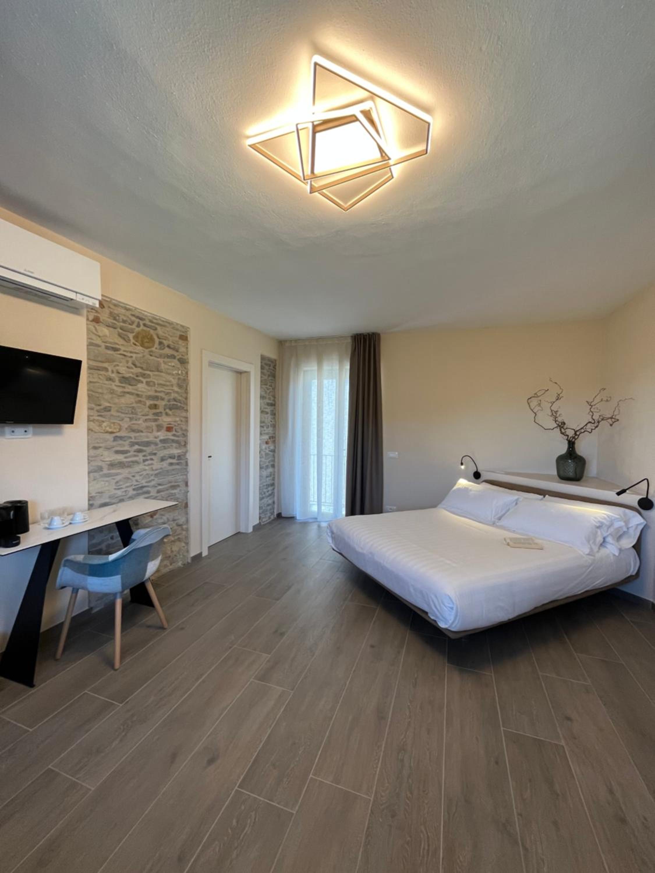 Suite with Balcony photo 1