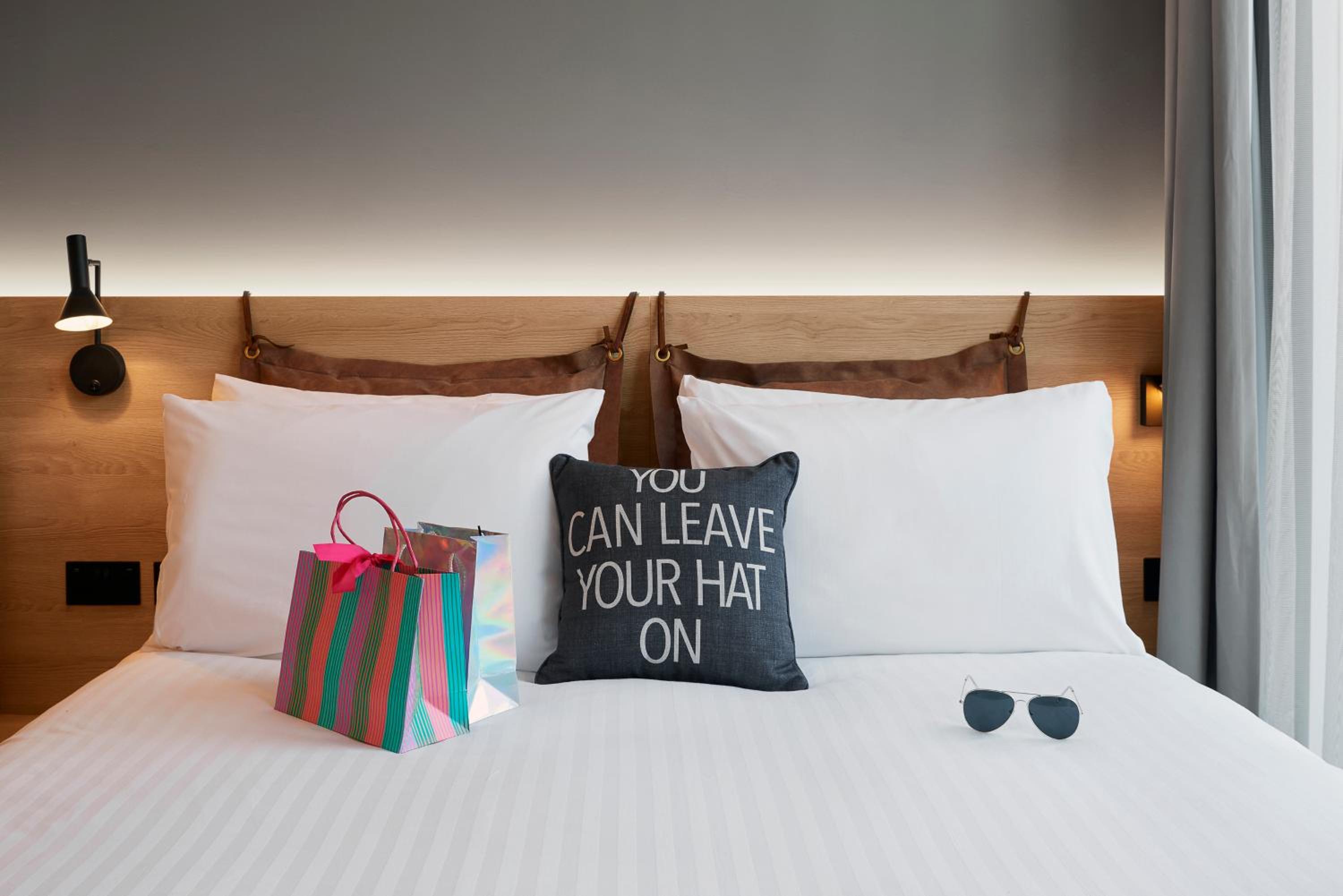 Moxy Sleeper, Guest room, 1 King - Photo 9