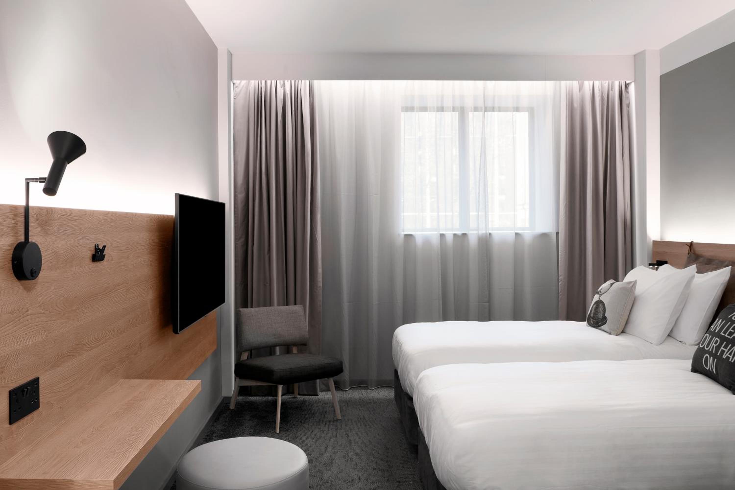 Moxy Sleeper, Guest room, 2 Twin/Single Bed(s) - Photo 4
