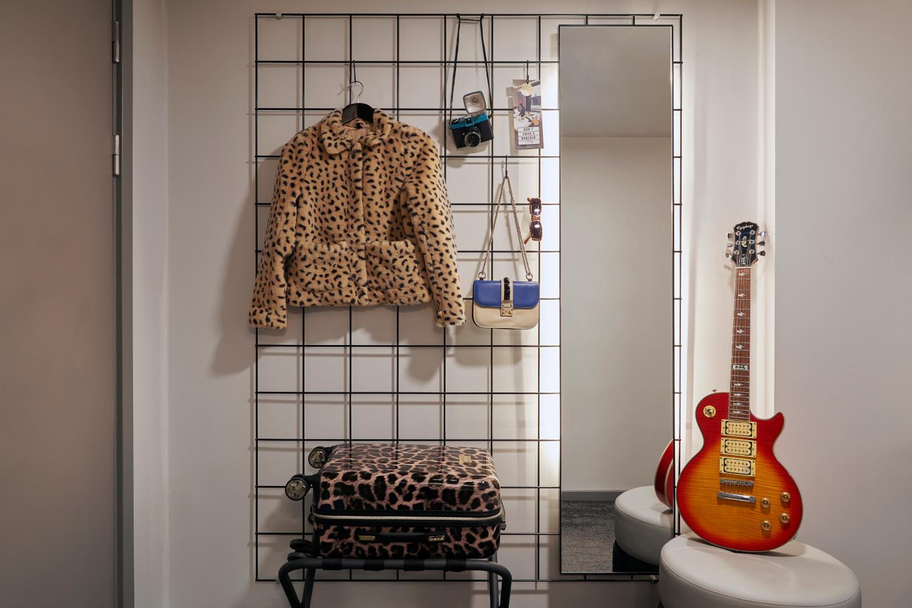 Moxy Sleeper, Guest room, 1 King - Photo 8