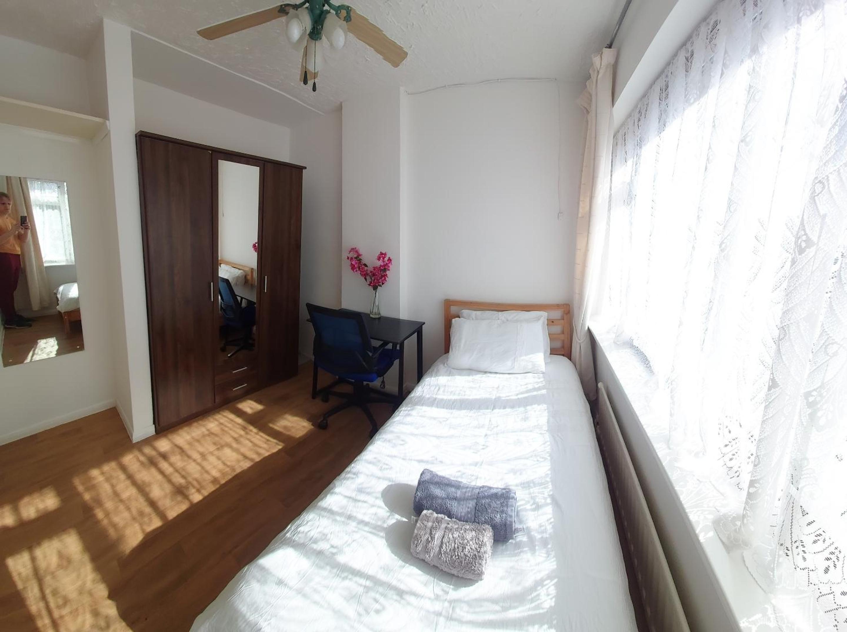 Standard Single Room with Shared Bathroom photo 1