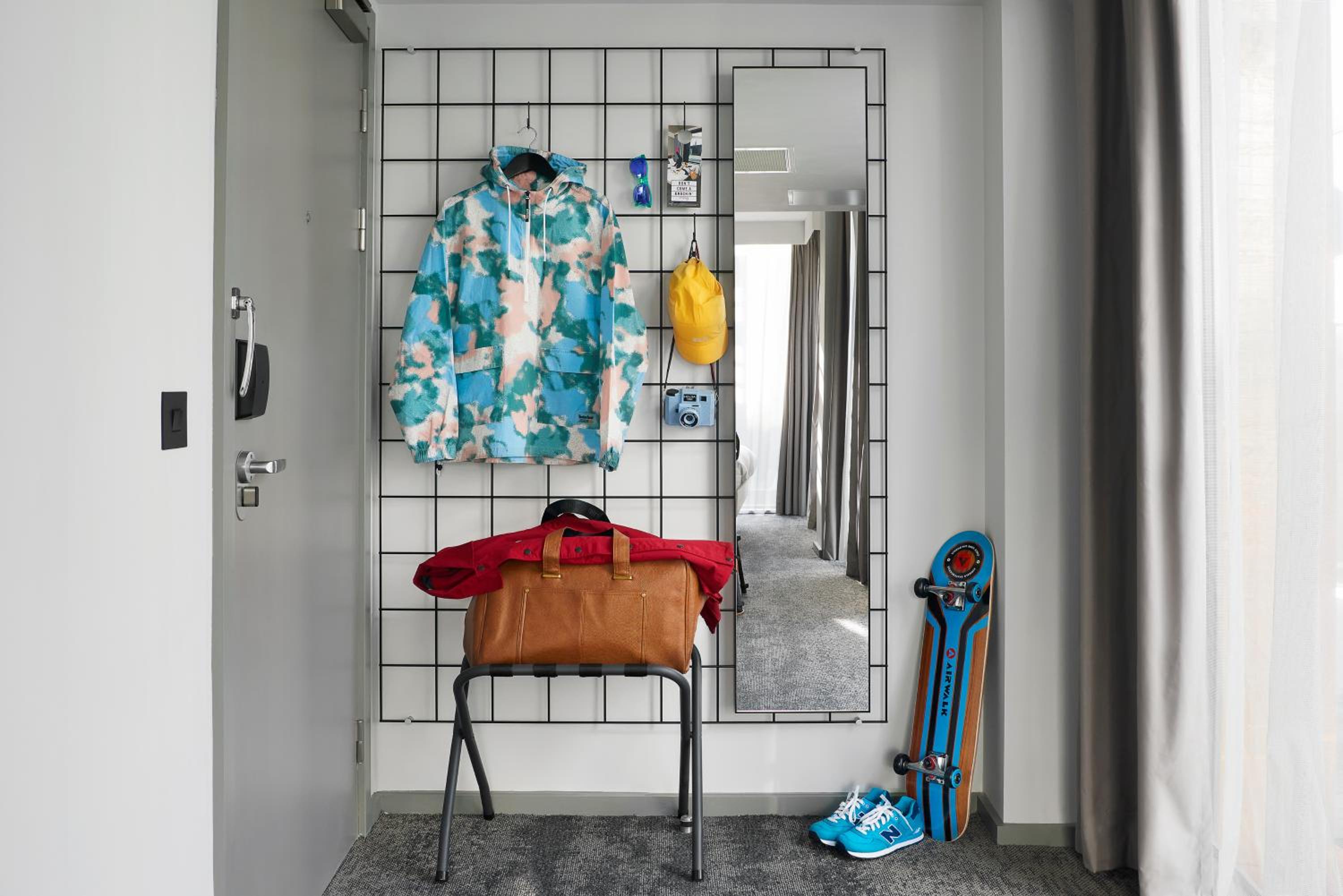 Moxy Sleeper Family, Guest room, 1 King - Photo 5