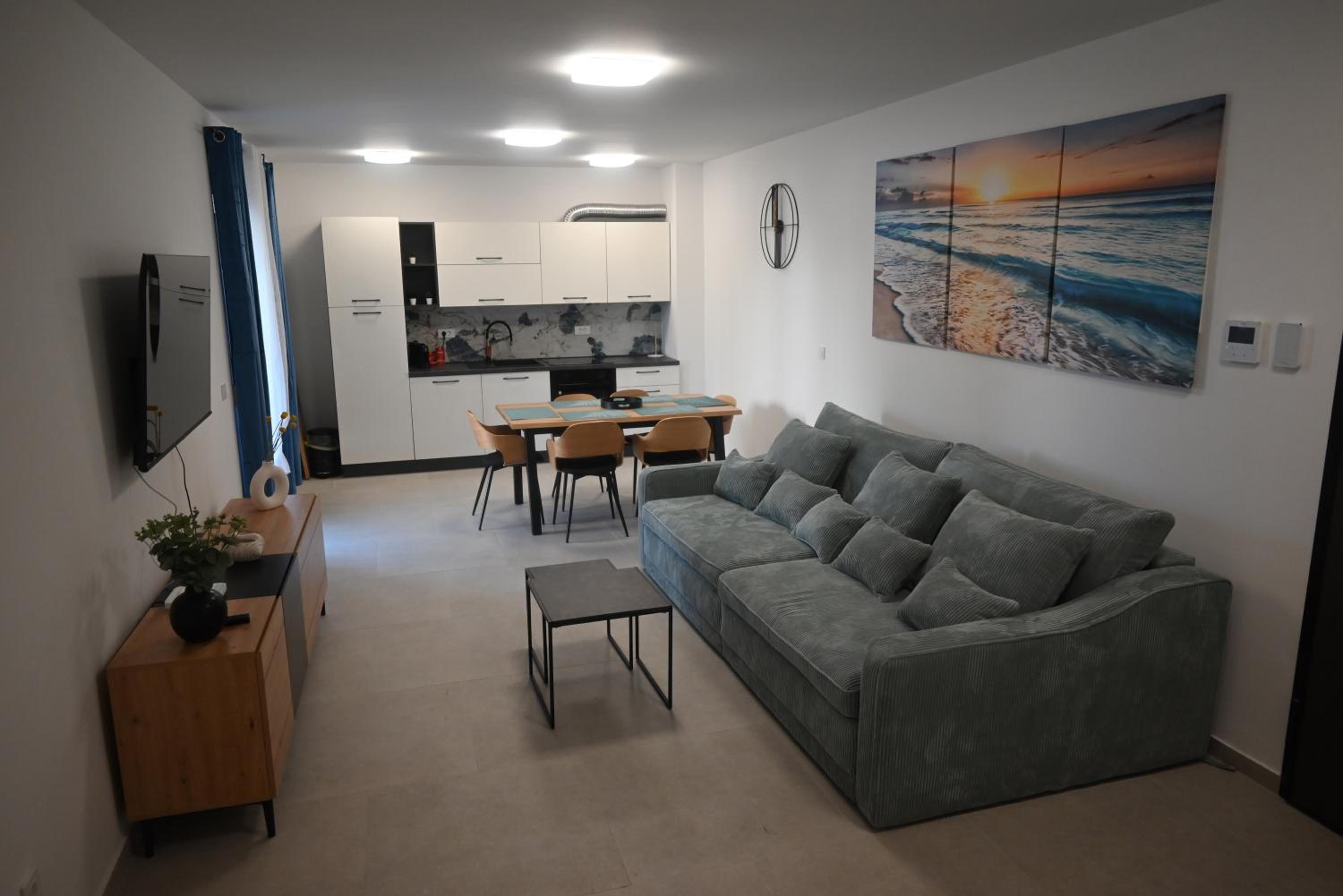 One-Bedroom Apartment photo 2