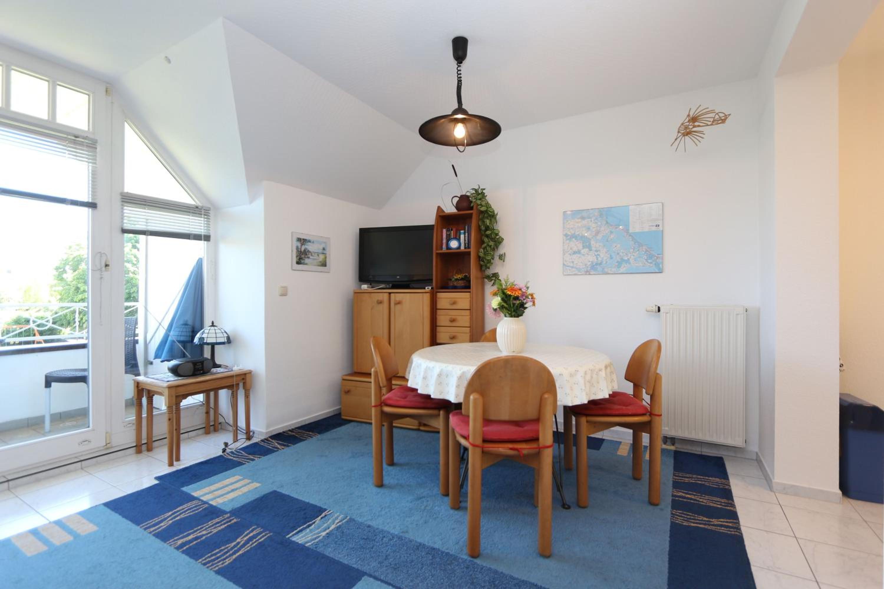 One-Bedroom Apartment with Balcony photo 2