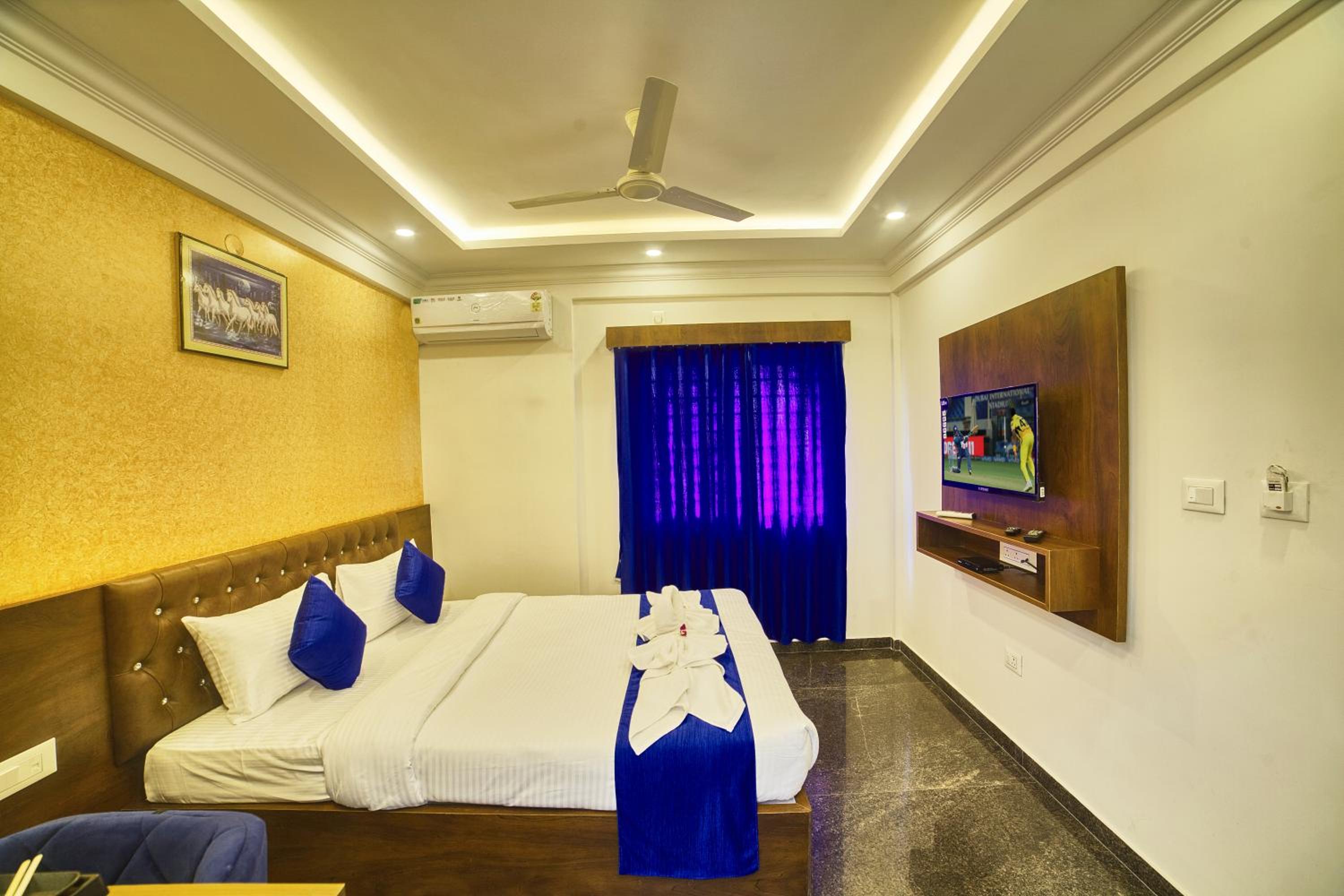 Double Room with Balcony (3 Adults) photo 1