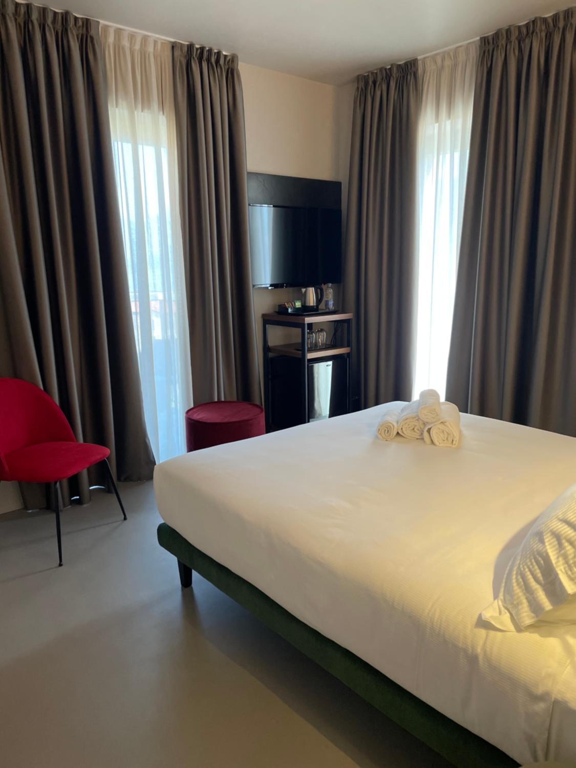 Double Room with Lake View - Photo 7