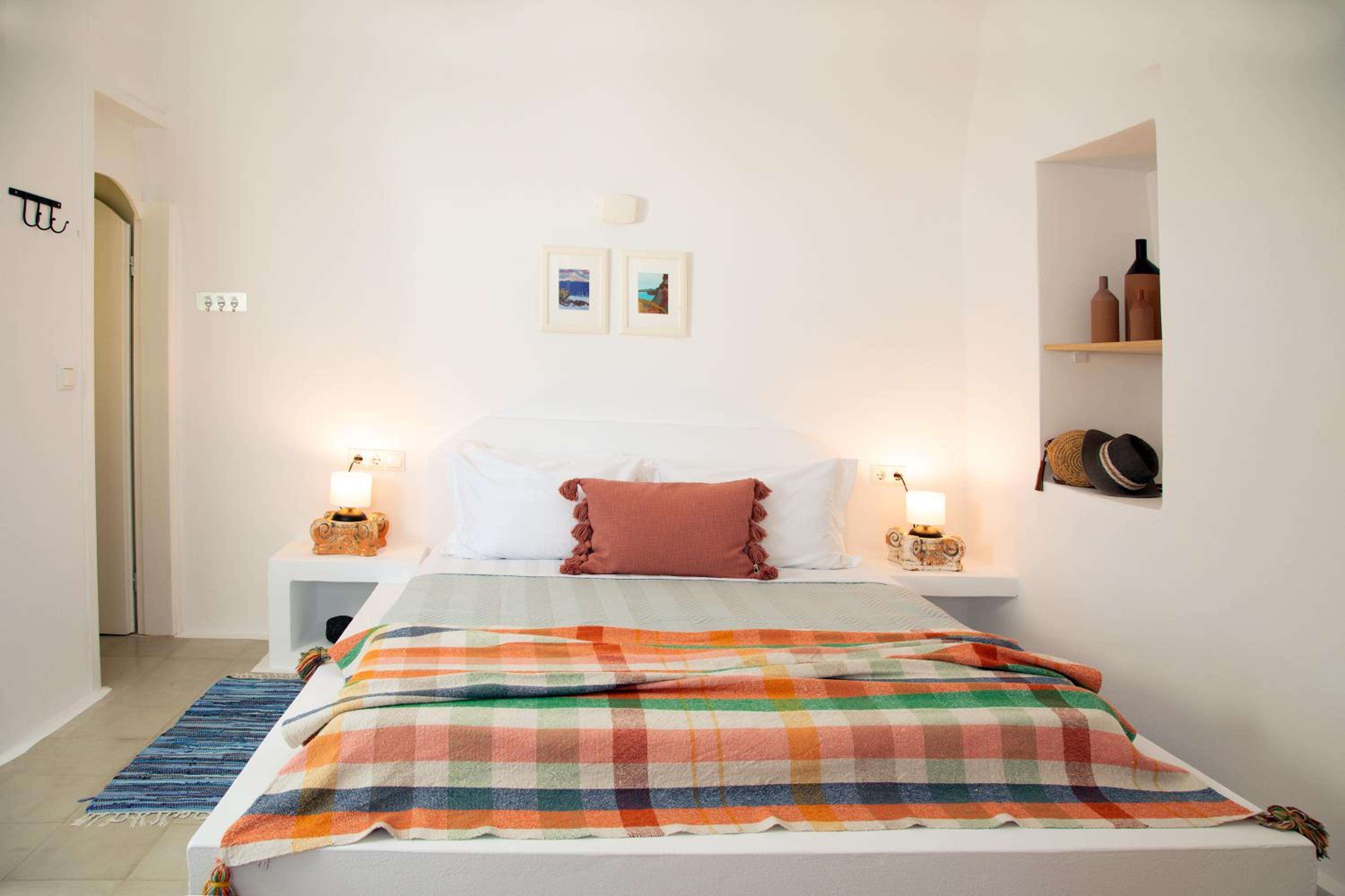 One-Bedroom Apartment photo 1