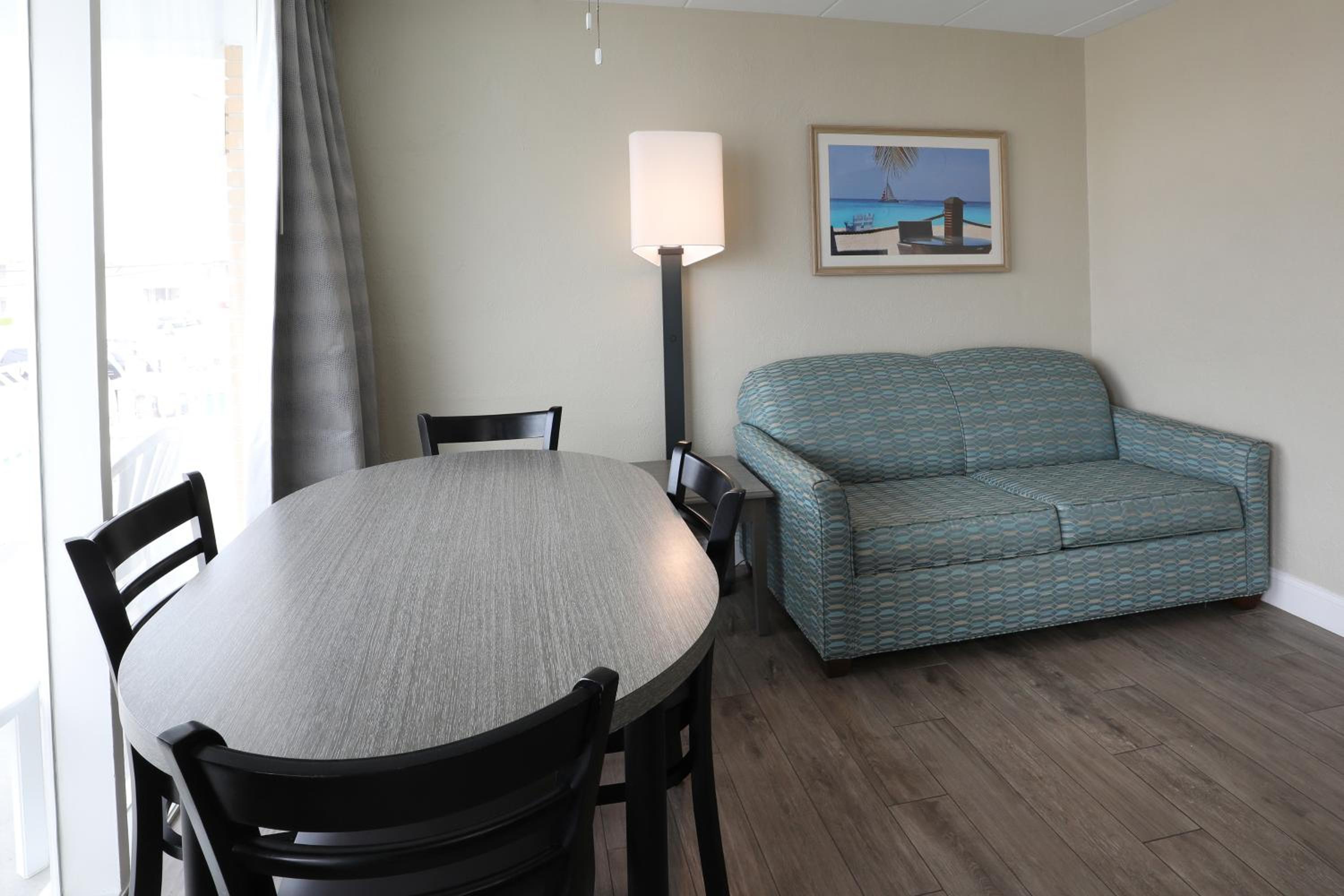 Two Room Efficiency Suite - King Bed