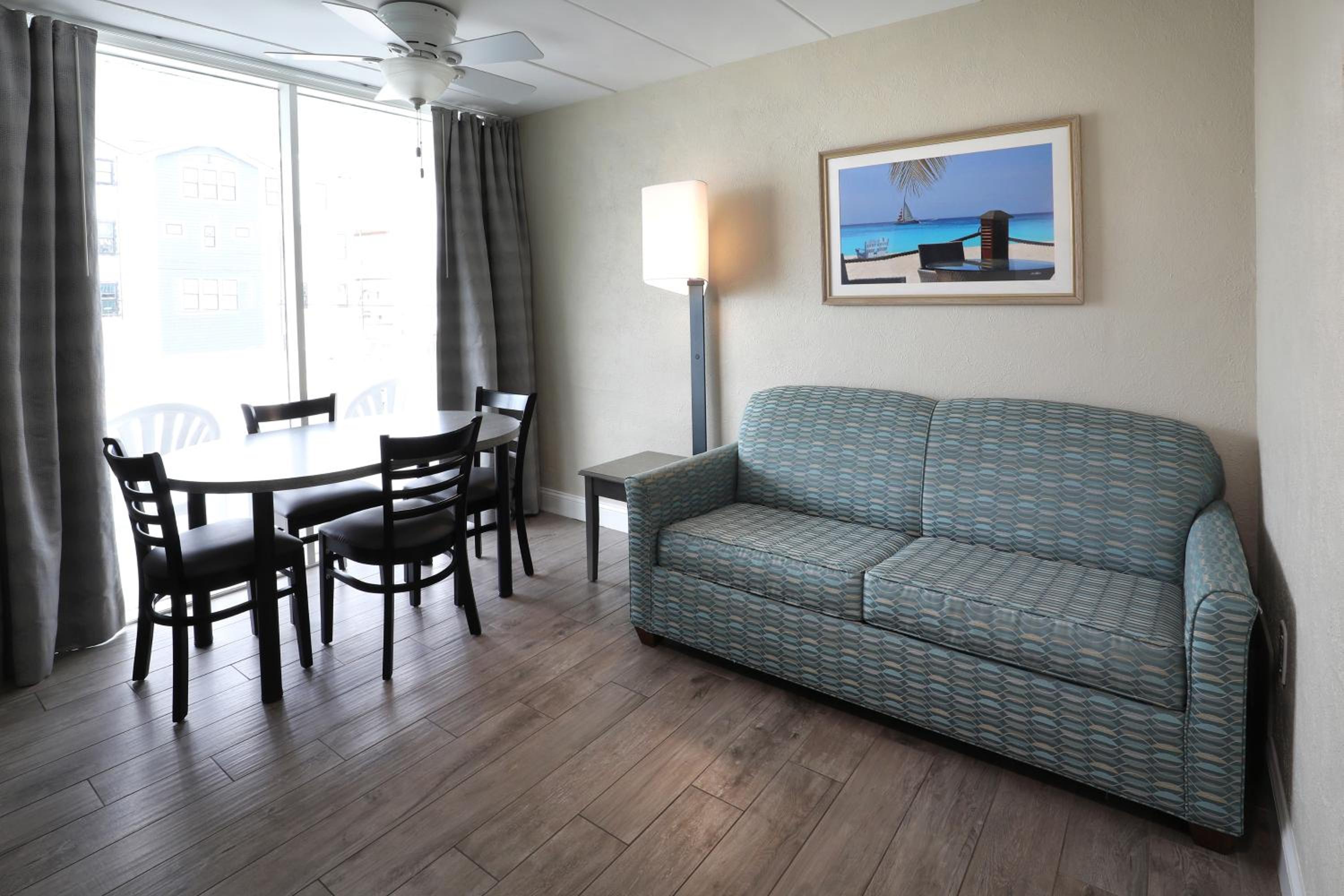 Two Room Efficiency Suite - King Bed photo 3