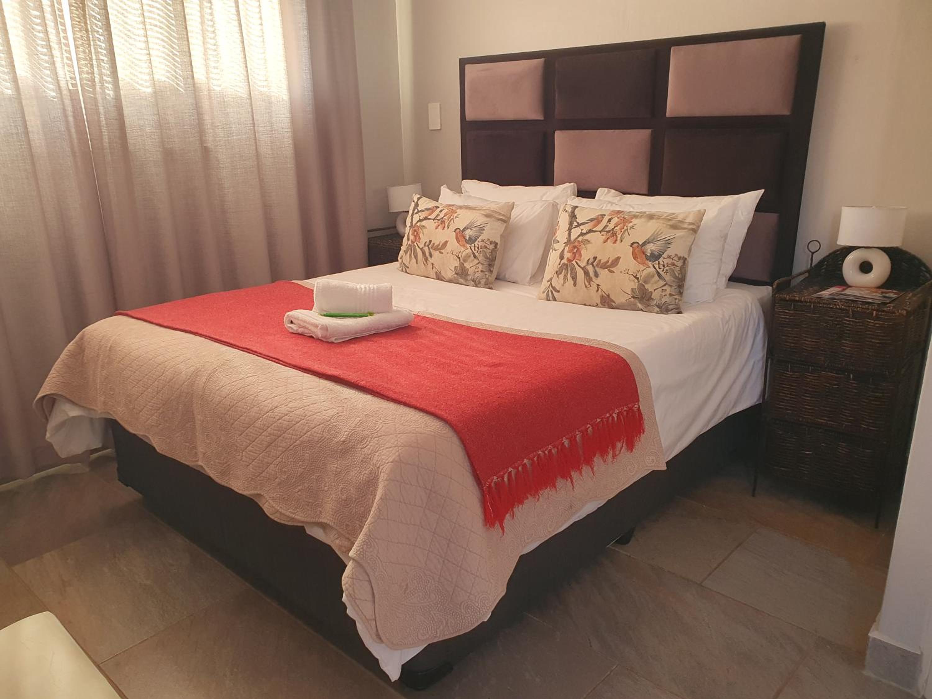 Deluxe Queen Room - Photo 1