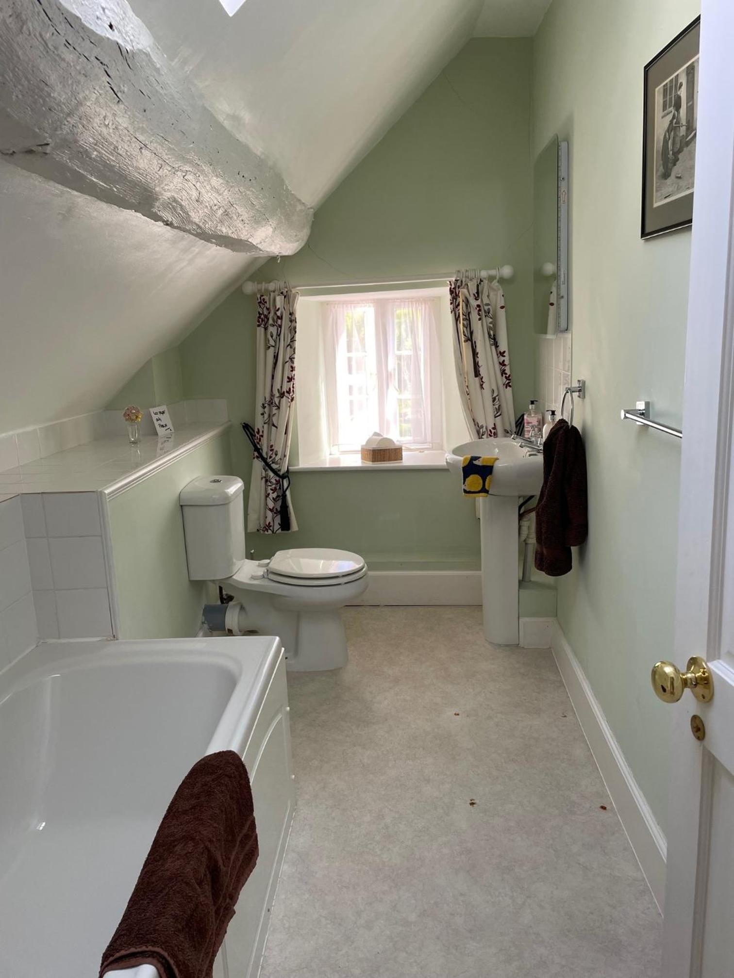 Double or Twin Room with Bathroom - Photo 3