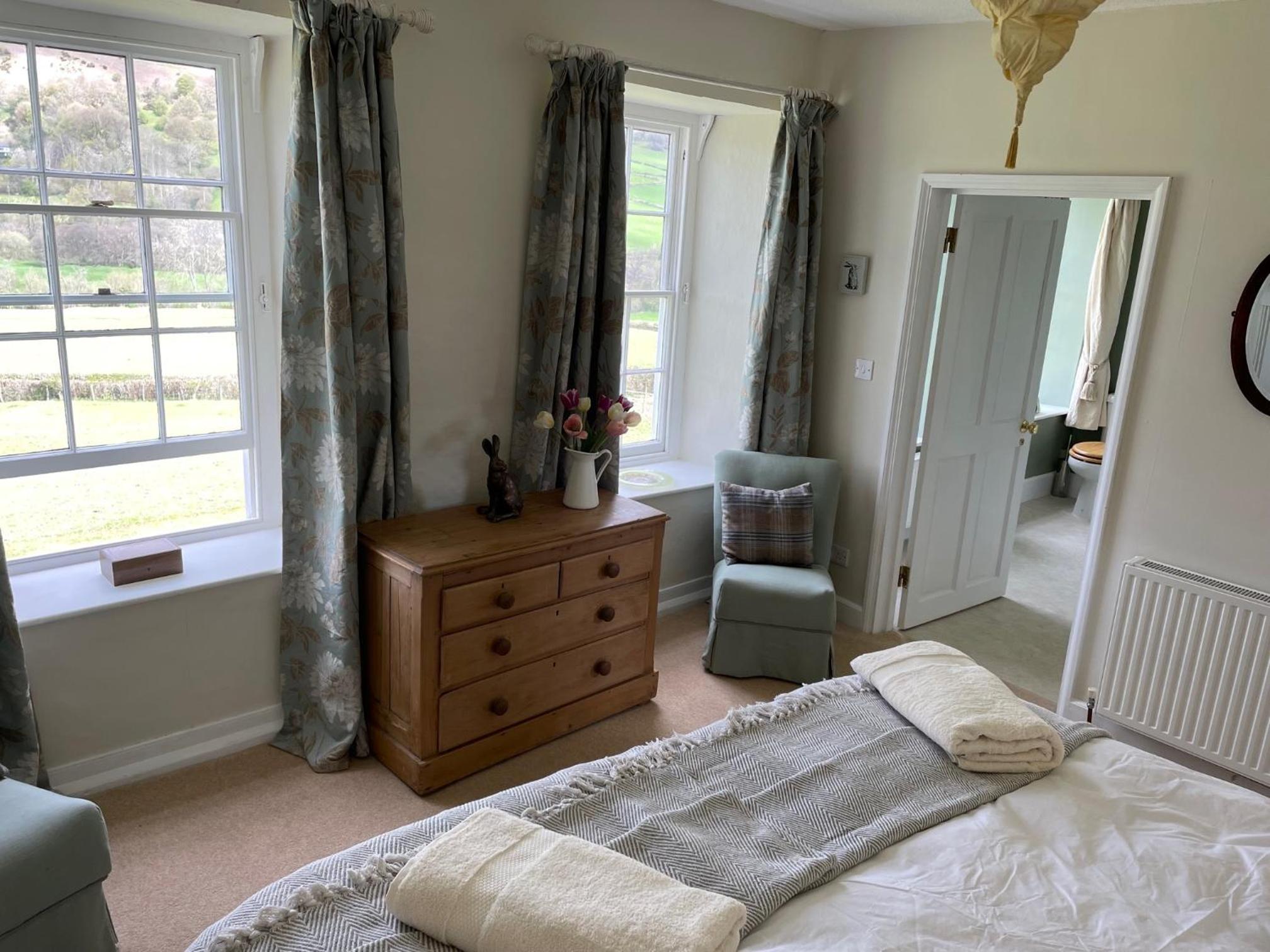 Double or Twin Room with Private Bathroom - Photo 4