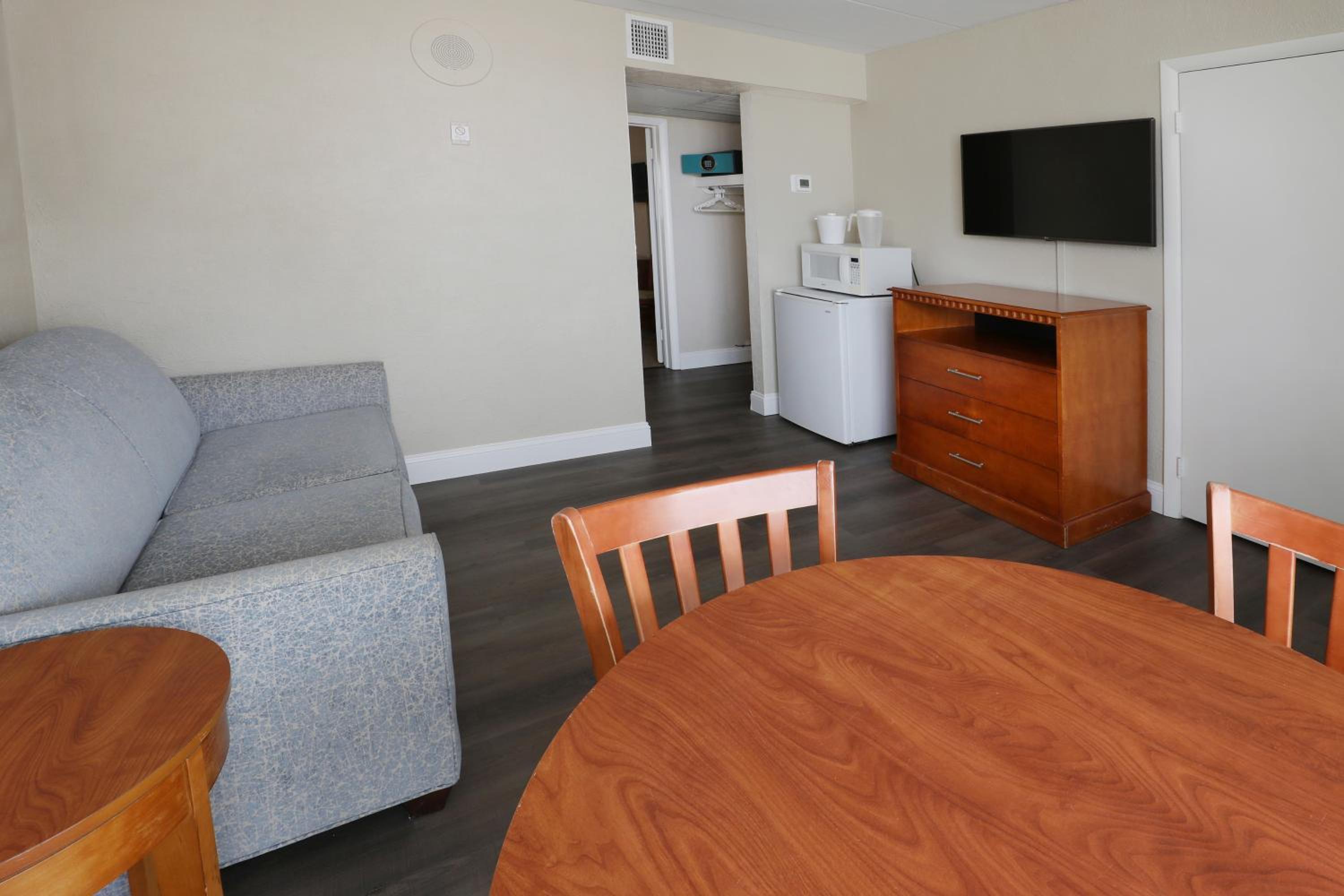 Suite with Pool View photo 3