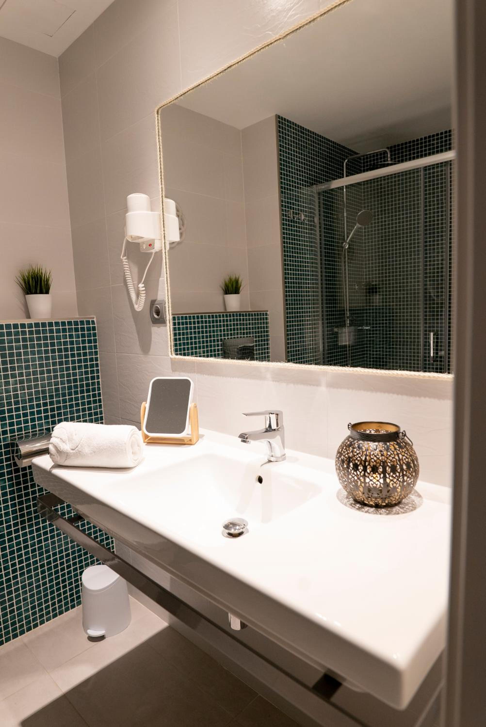Deluxe Twin Room - Photo 5