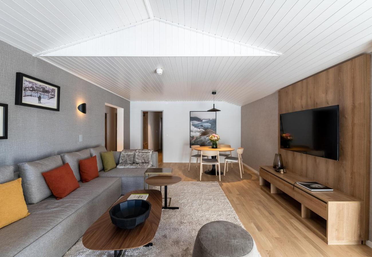 Apartment with Mountain View