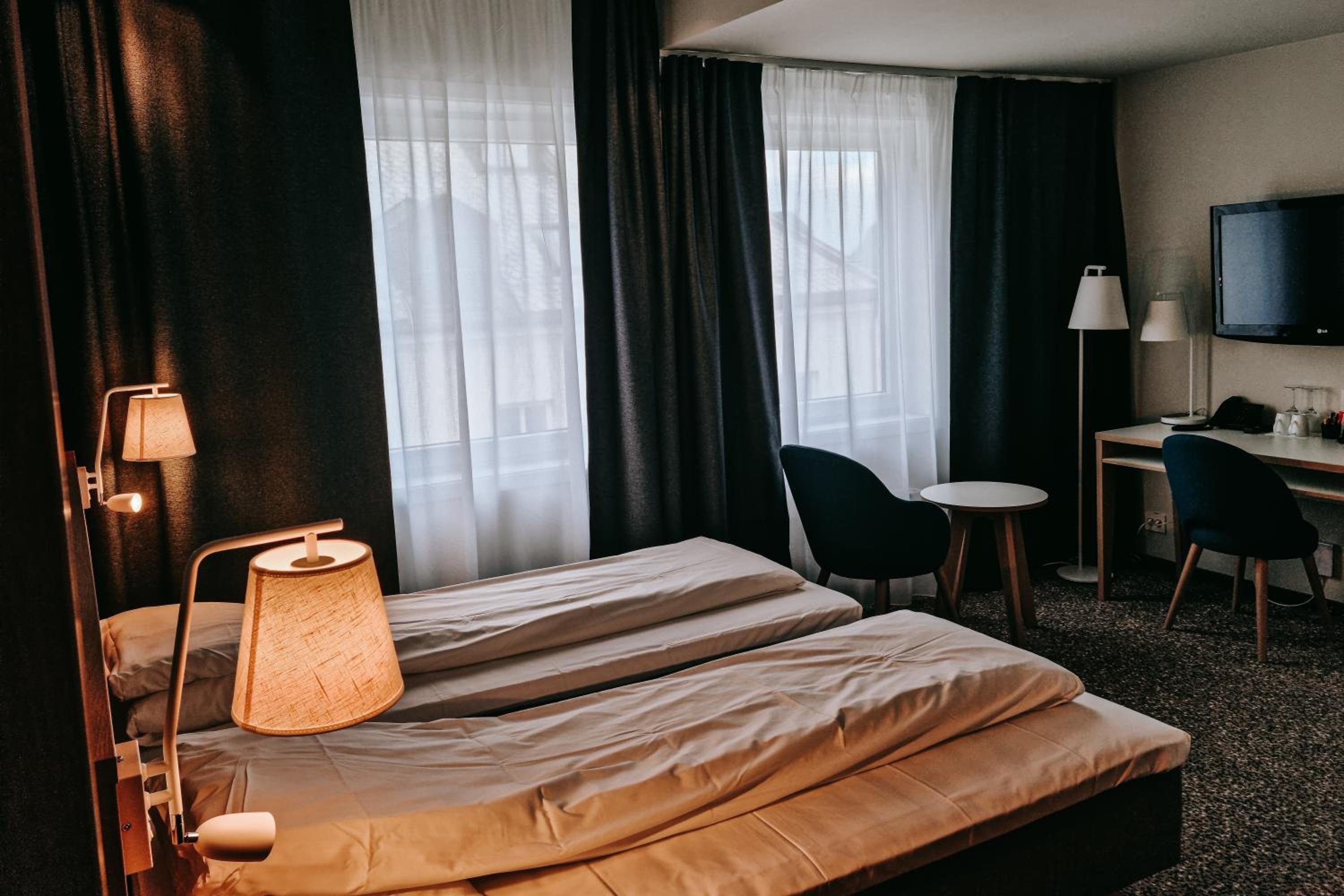Standard Twin Room - Photo 3