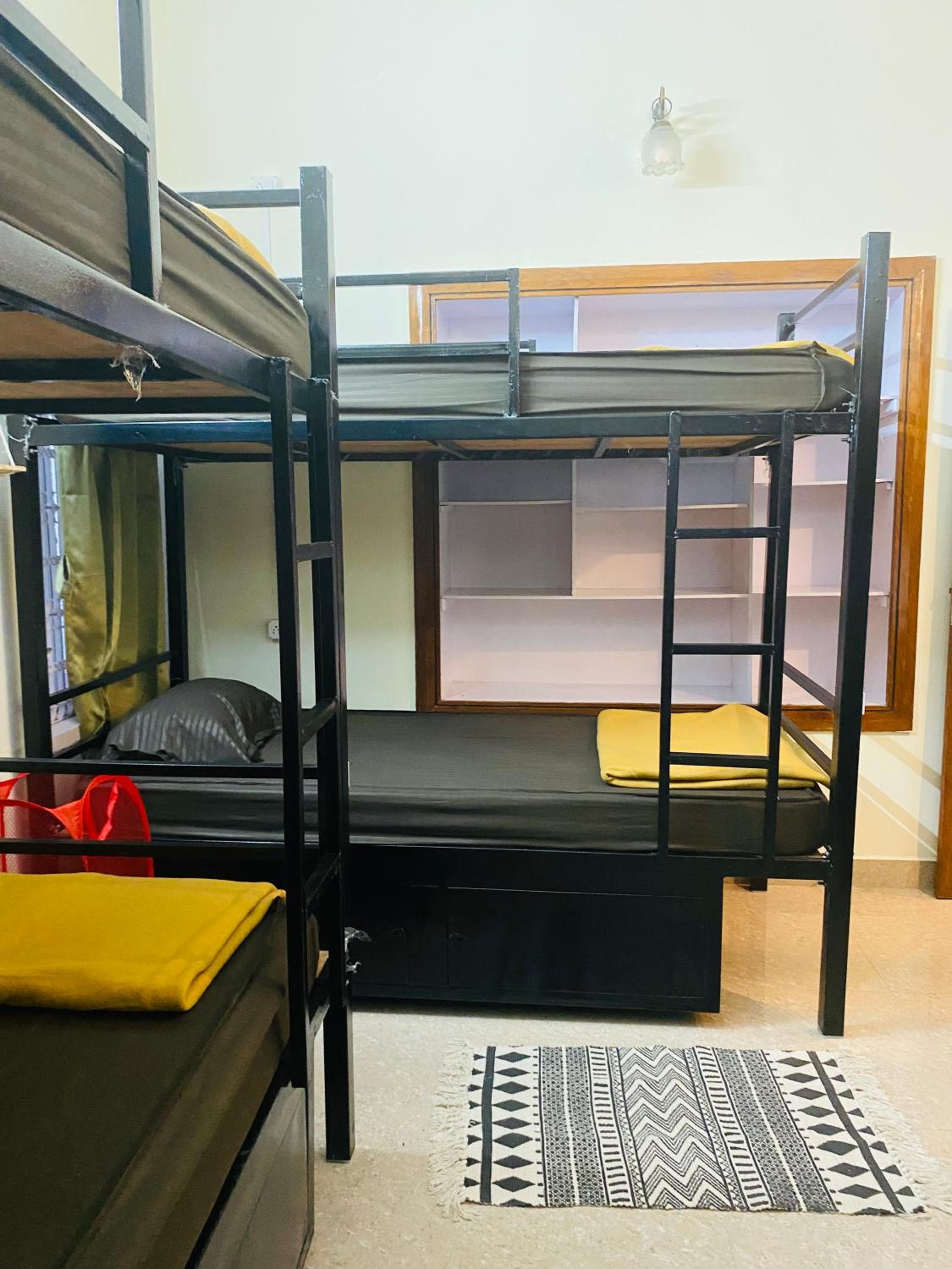 6-Bed Mixed Dormitory Room photo 2