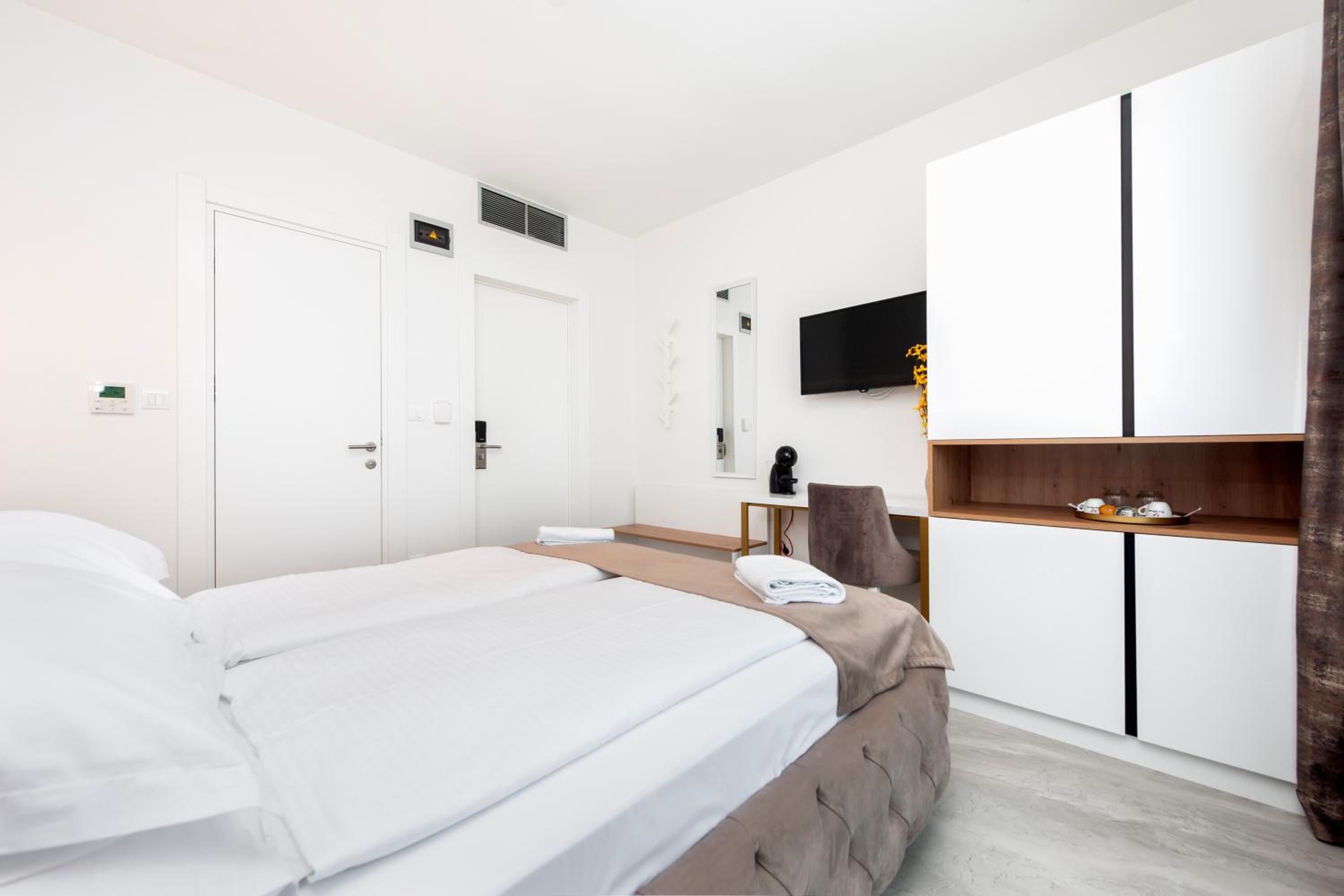 Standard Double Room - Photo 1