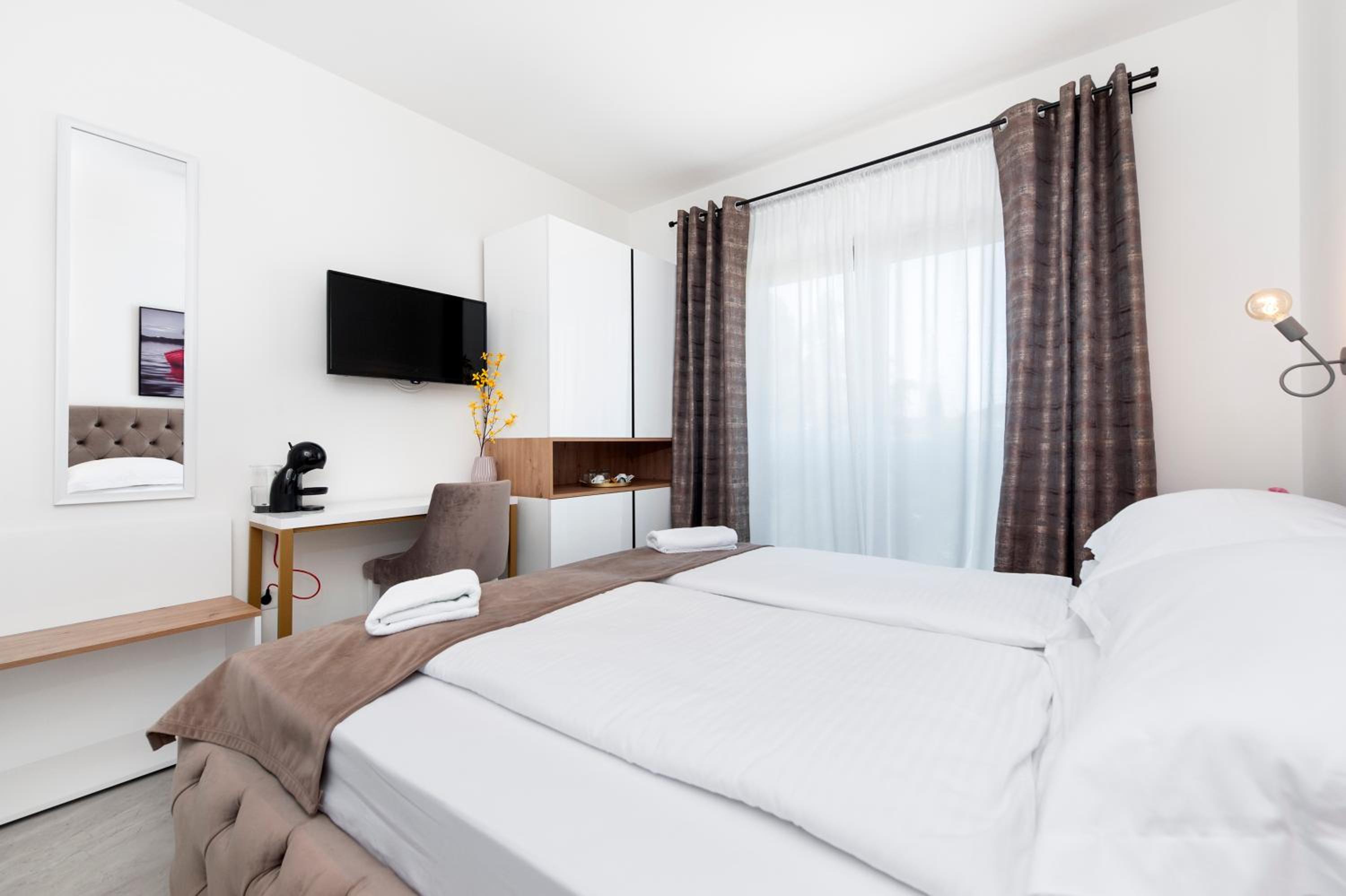 Standard Double Room - Photo 4