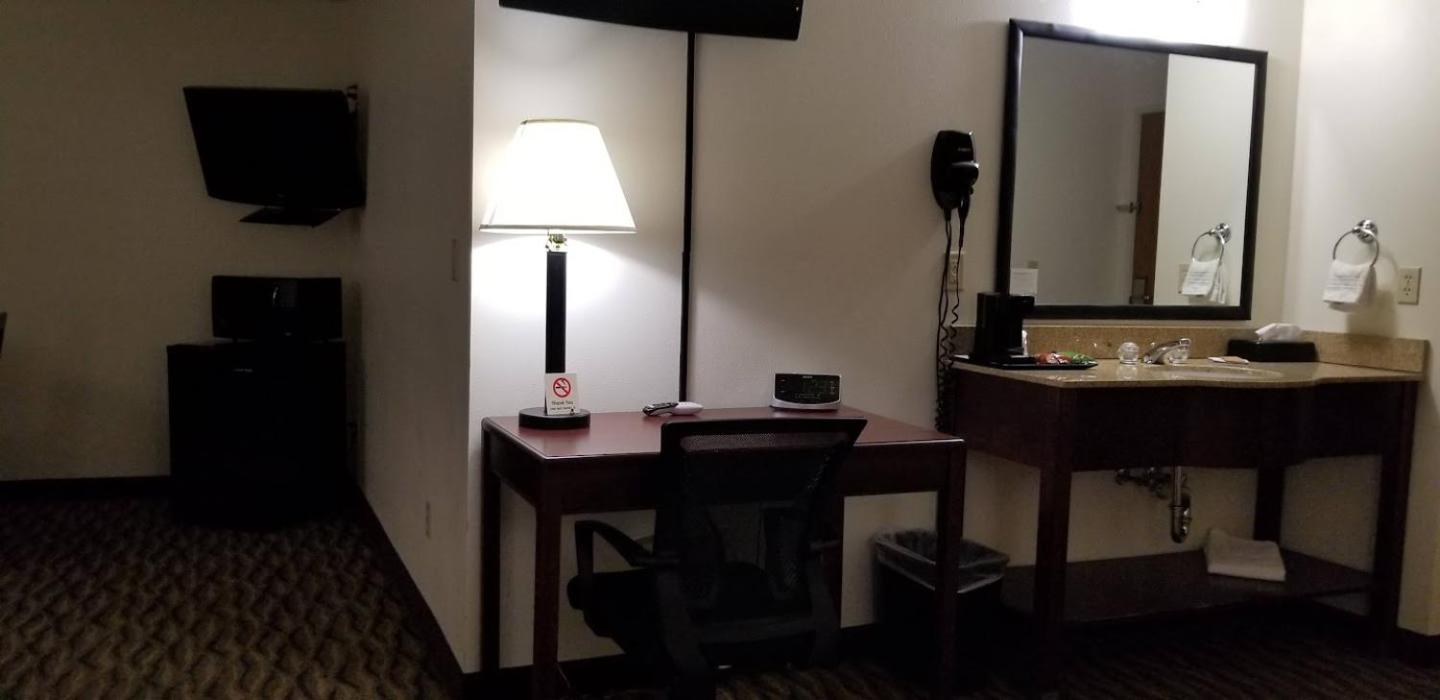 Superior King Suite - Non-Smoking photo 2