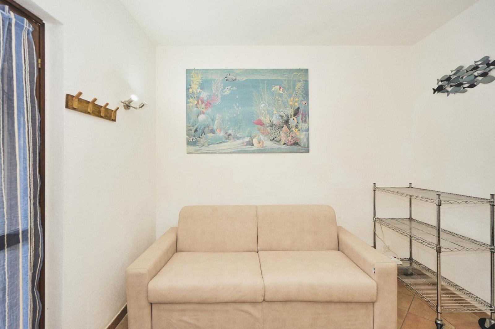 One-Bedroom Apartment photo 1